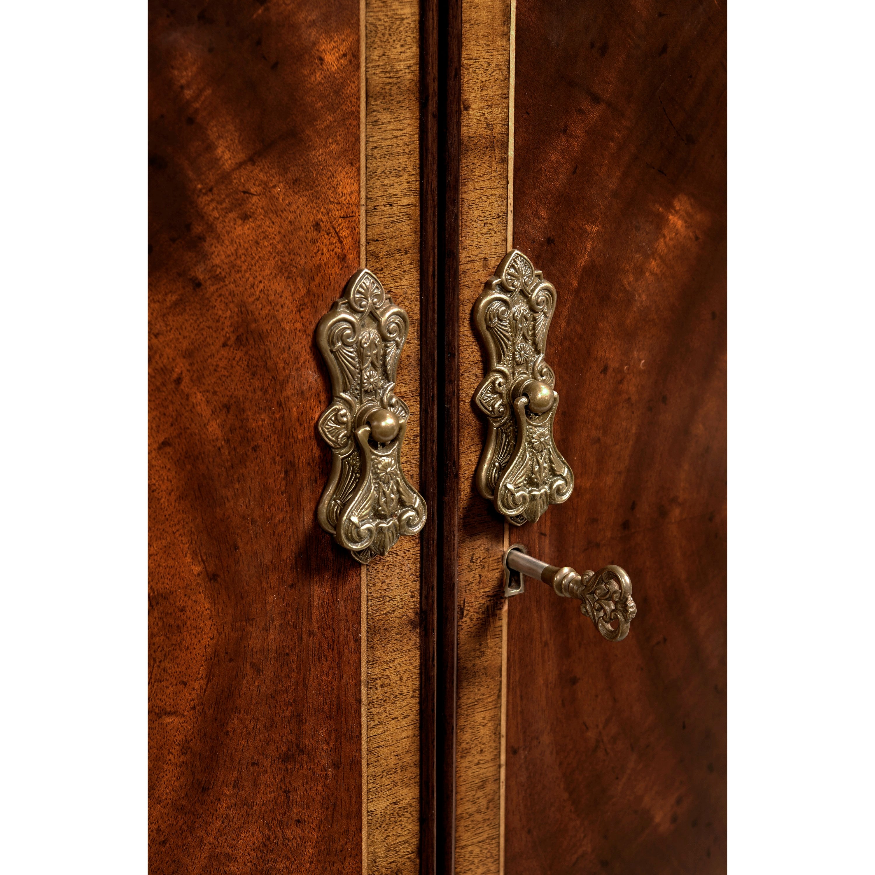 Jonathan Charles Mahogany Double Serpentine Sideboard ( 493134-MAH )