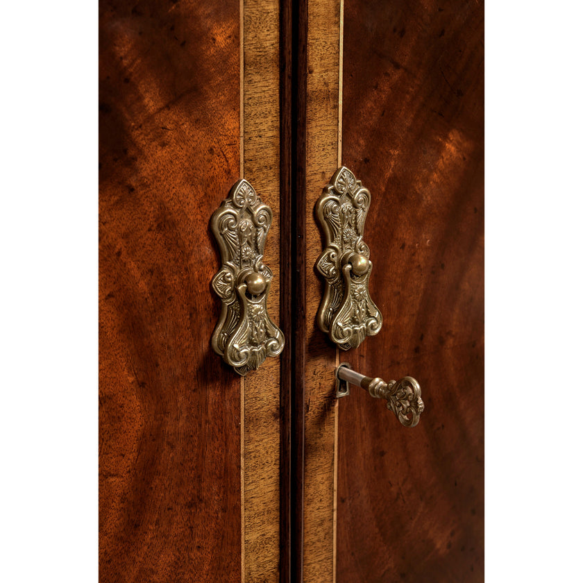 Jonathan Charles Mahogany Double Serpentine Sideboard ( 493134-MAH )