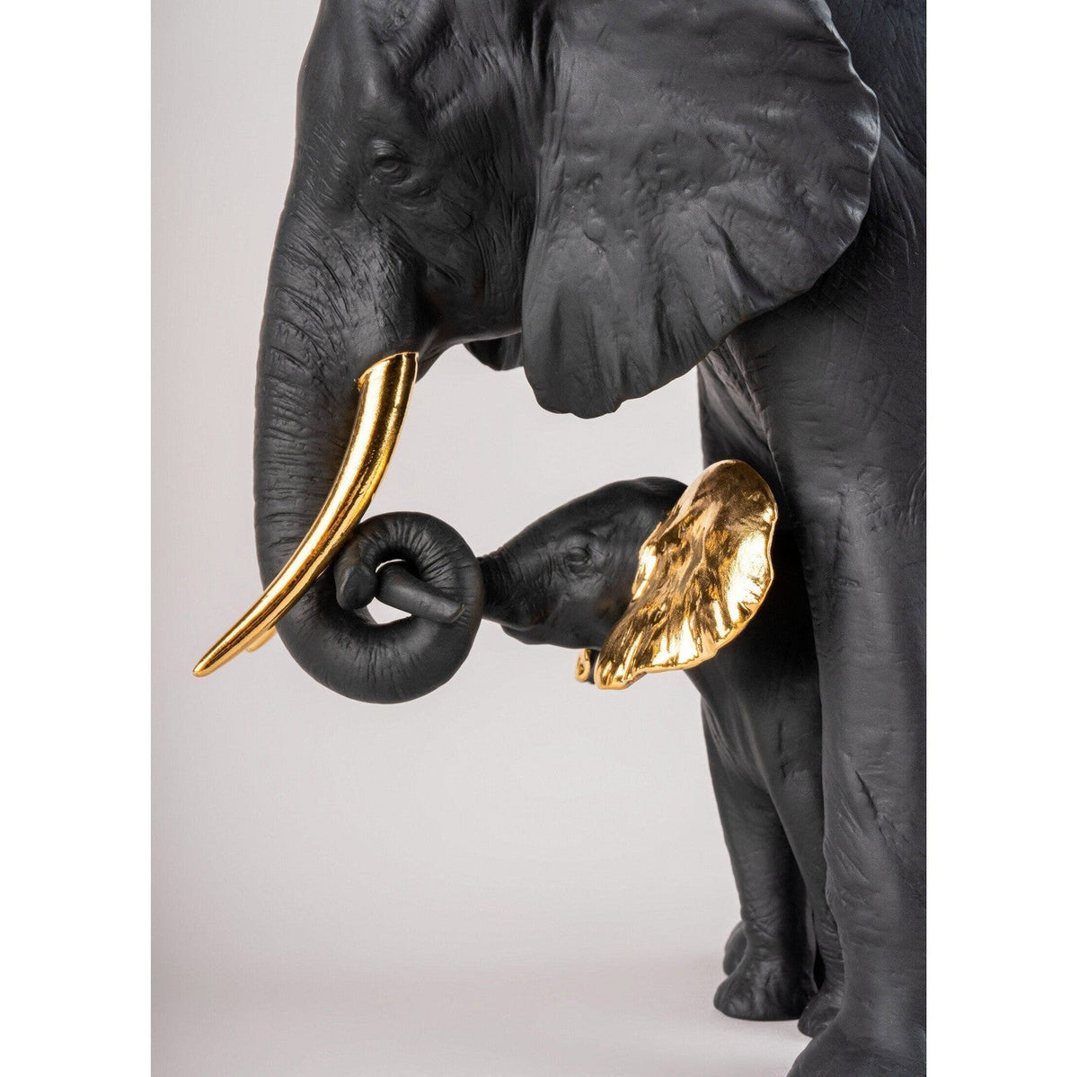 Lladro Leading the way black-gold