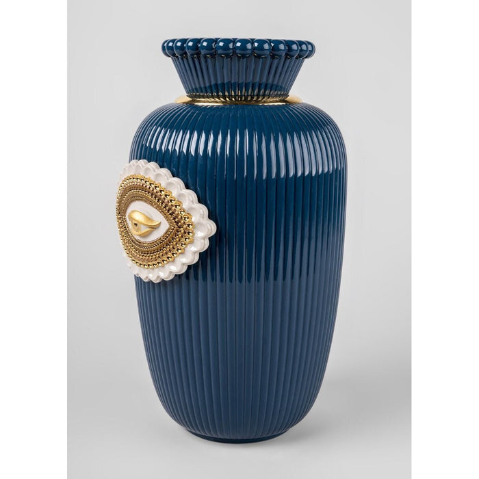 Lladro Lover’s Eyes Vase