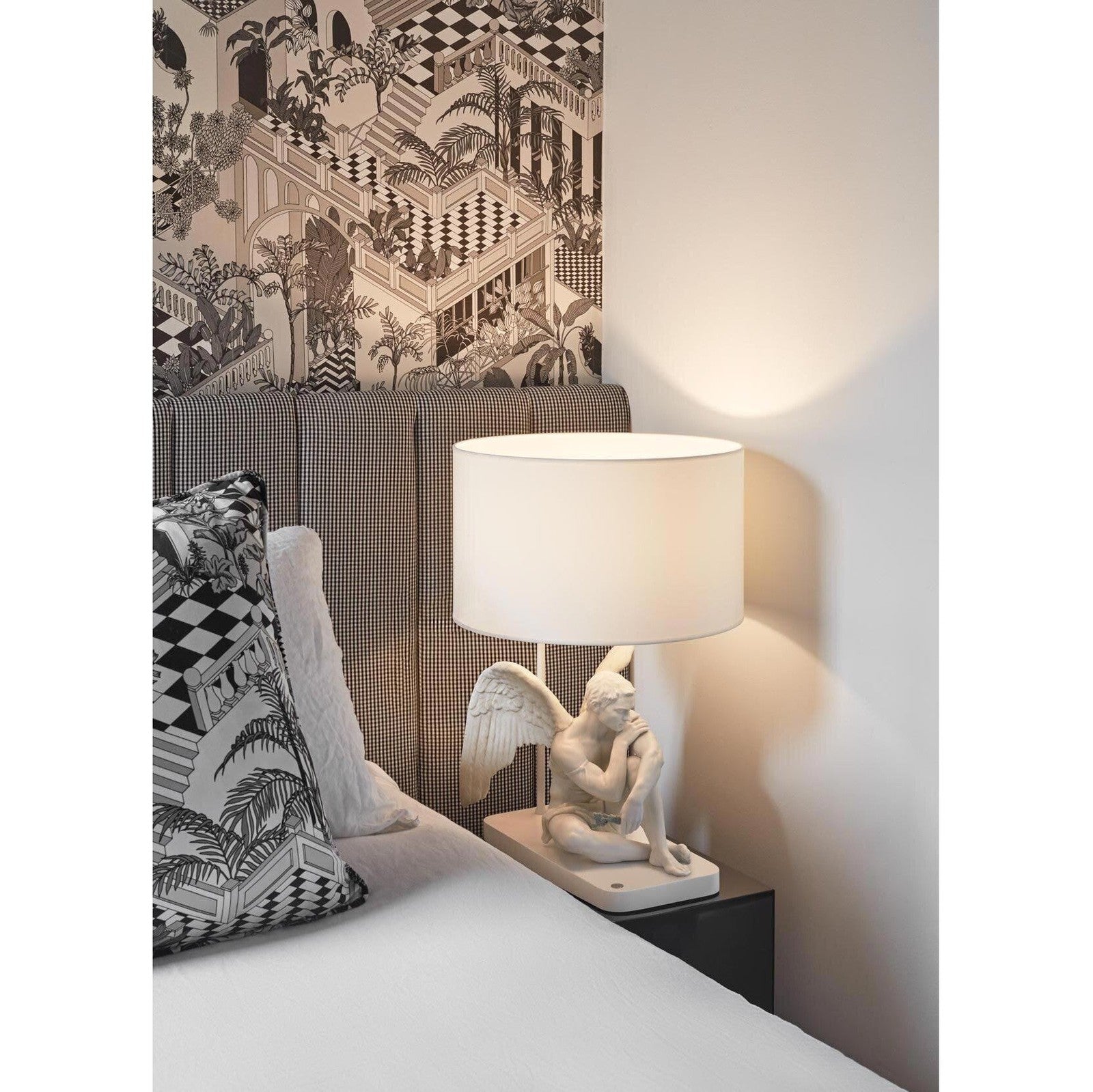 Lladro Protective Angel table lamp