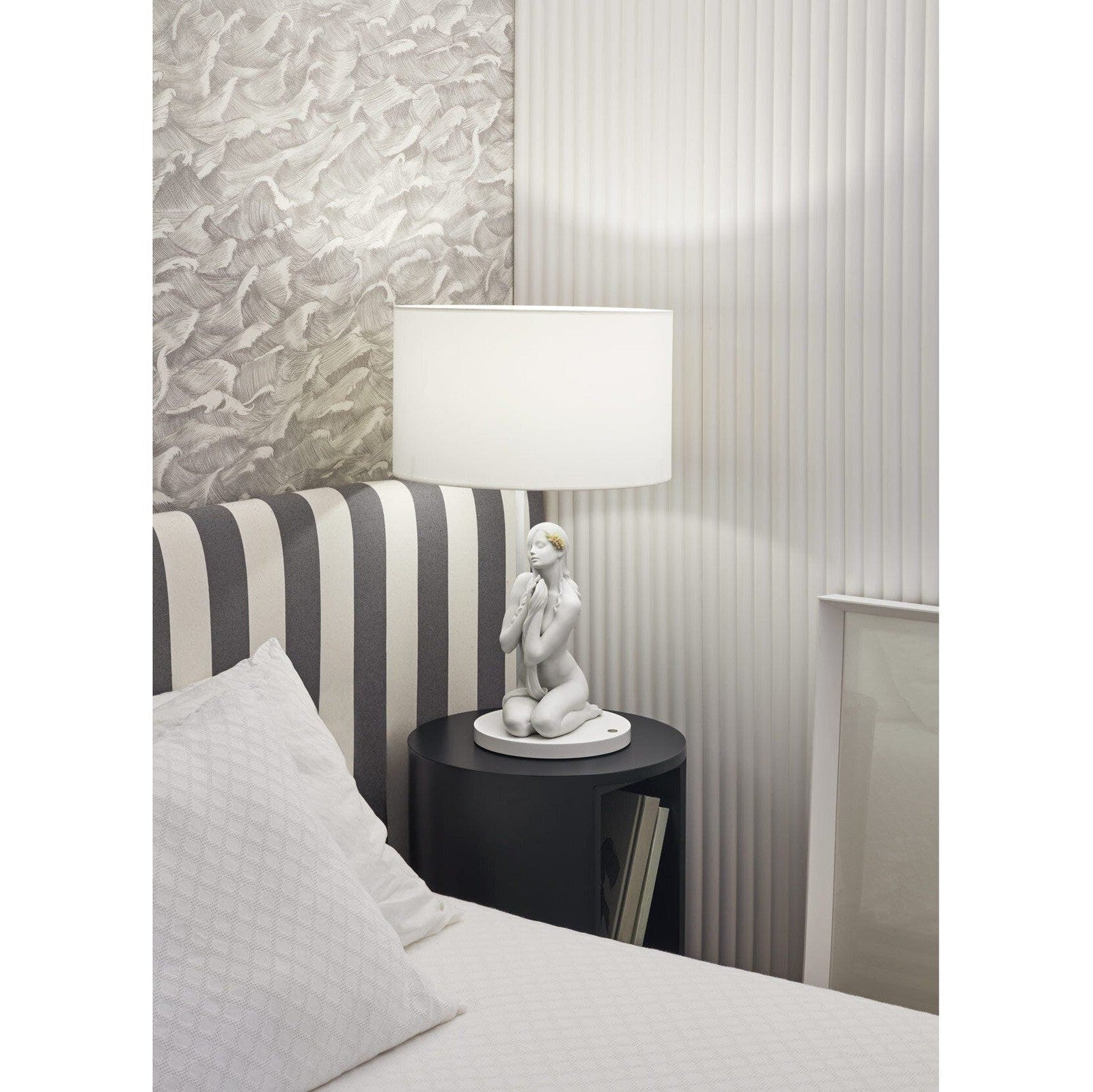 Lladro Inner peace table lamp