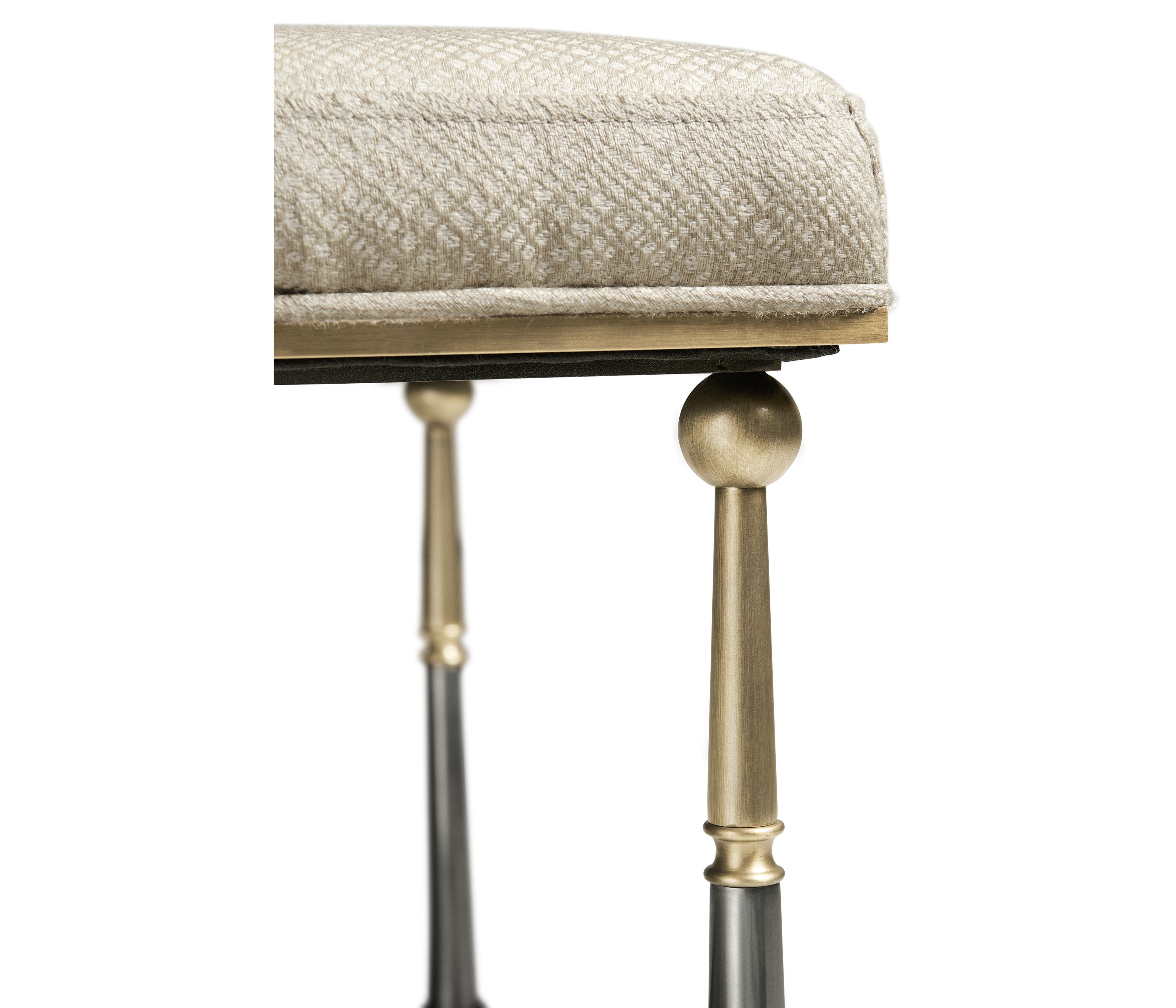 Jonathan Charles Hamilton Bench ( 496002-SDG-F200 )