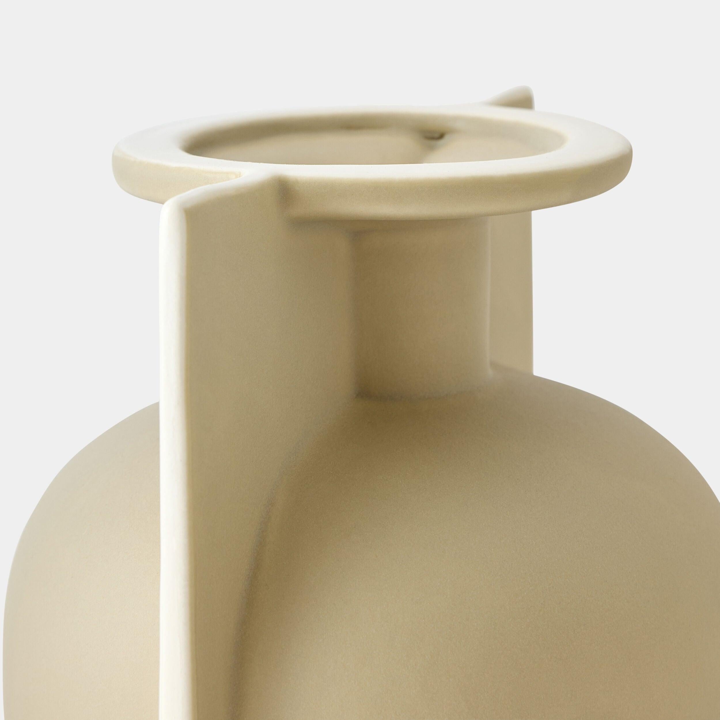 Global Views Brim Vase