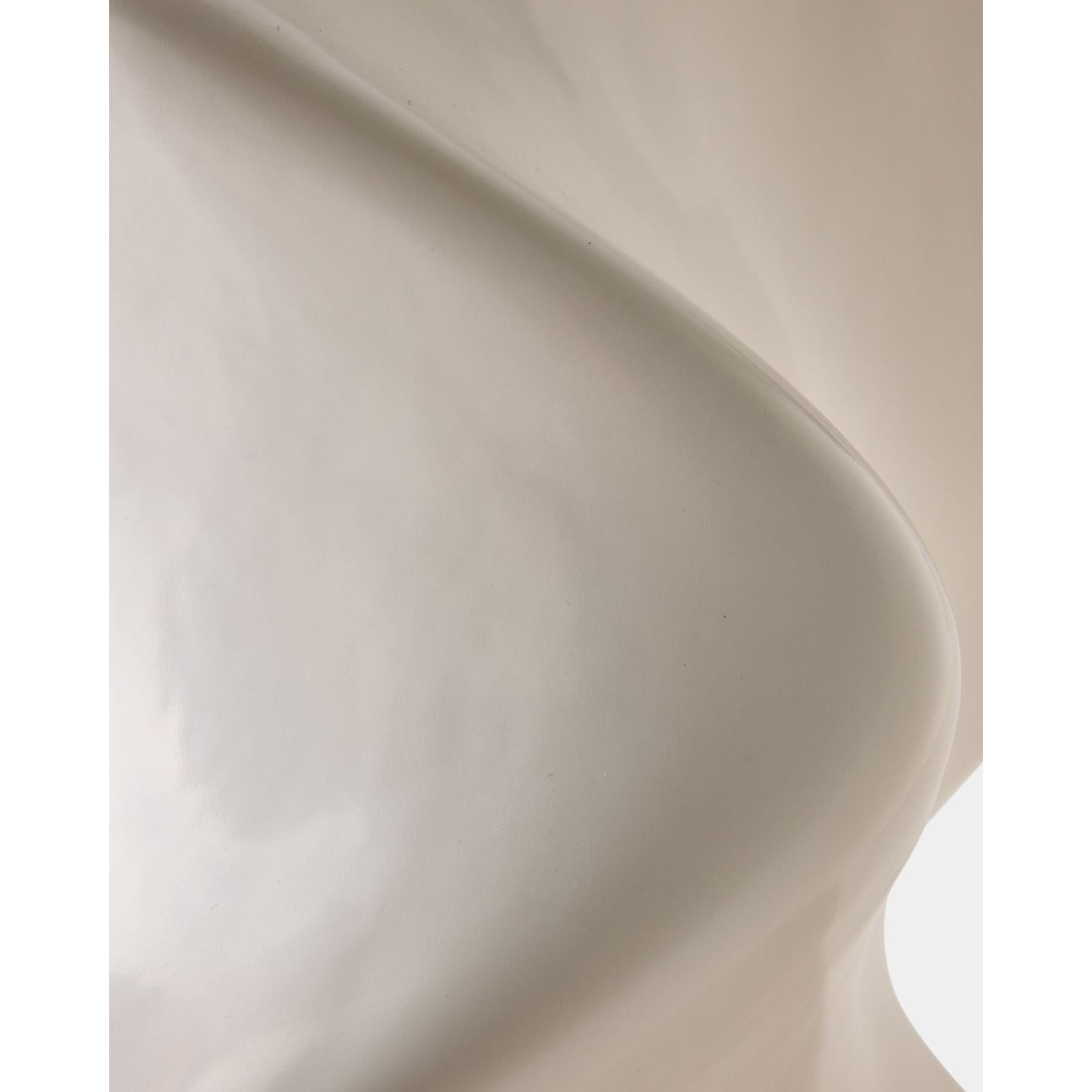 Global Views Resonant Vase