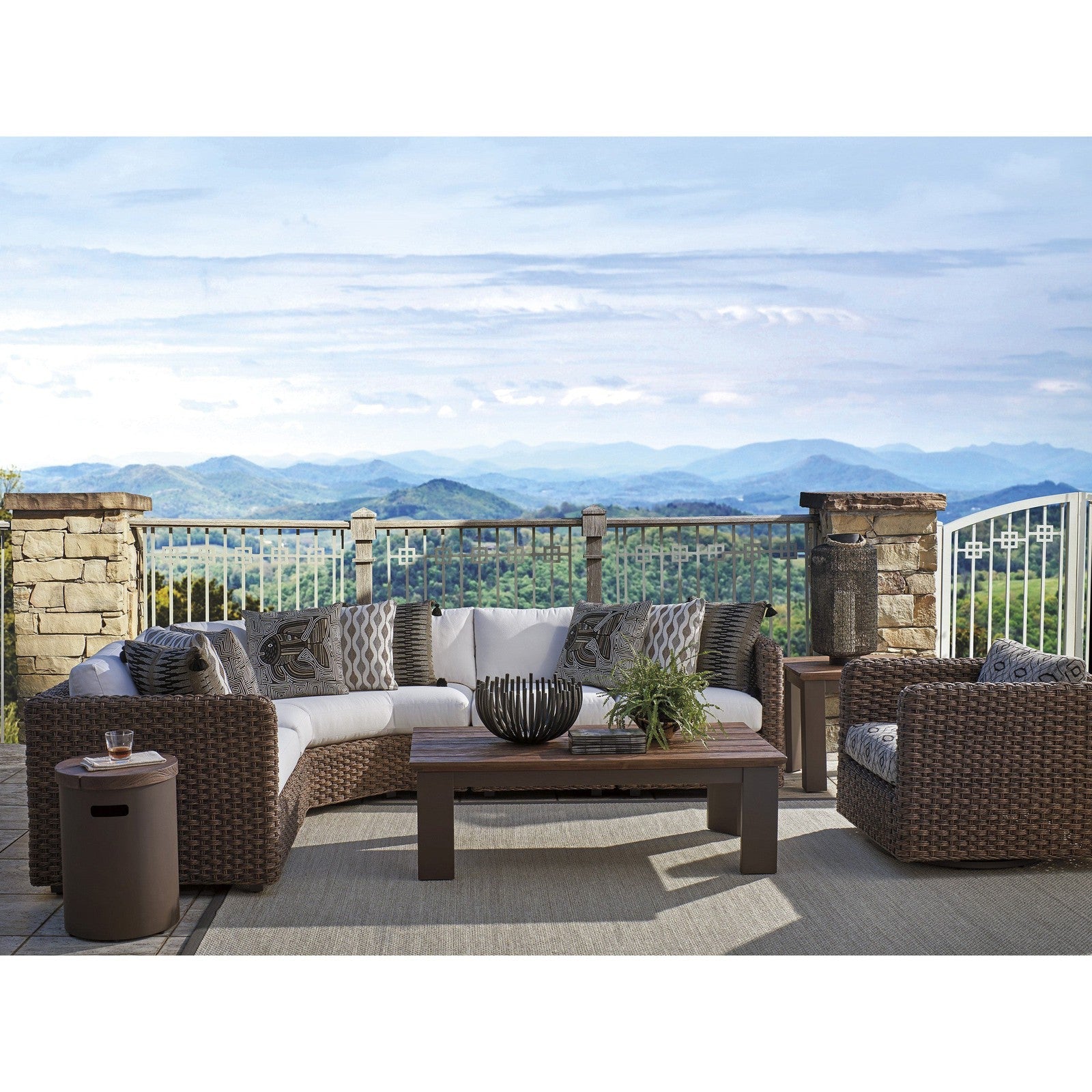 Tommy Bahama Outdoor Kilimanjaro Round Table