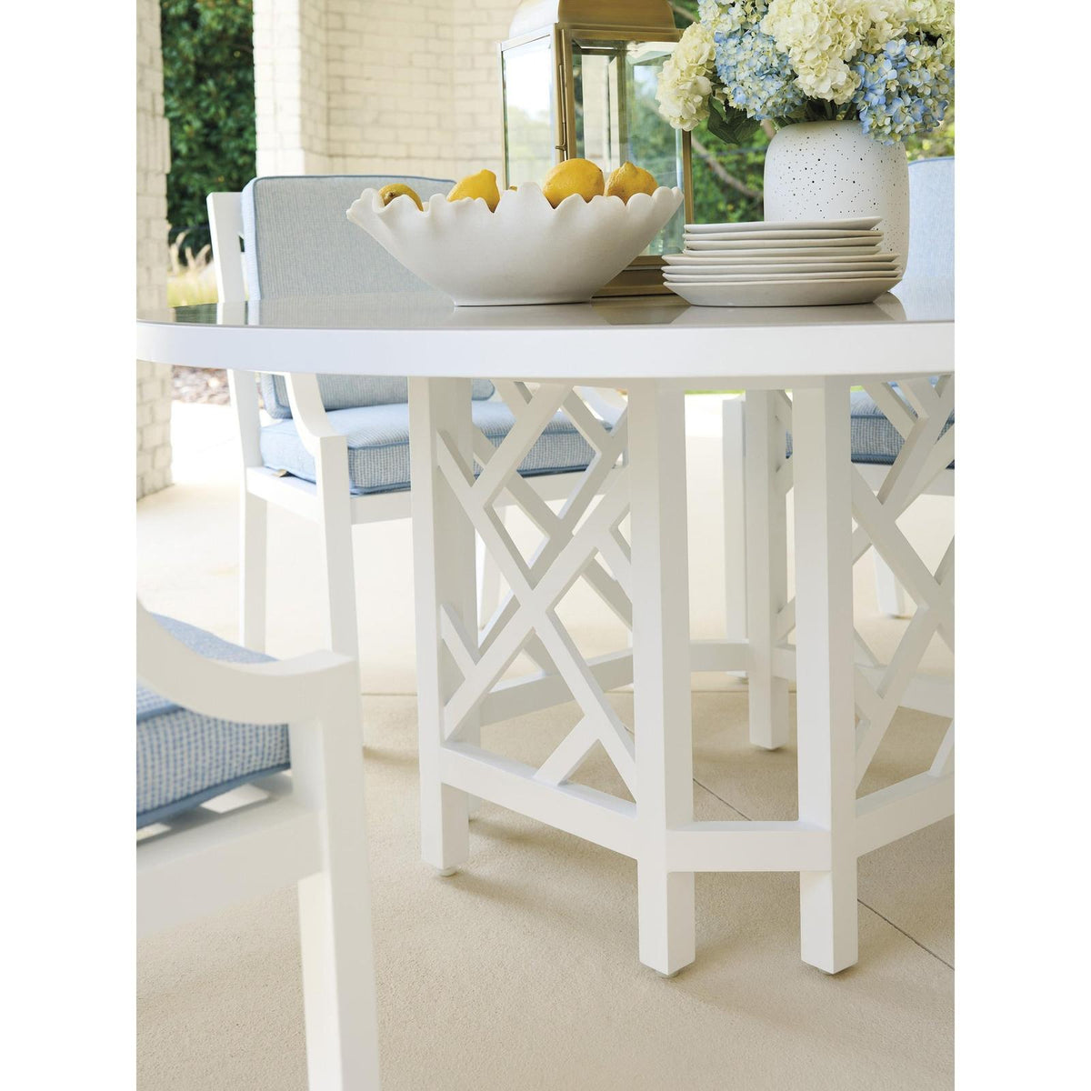 Tommy Bahama Outdoor Island Classic Round Dining Table