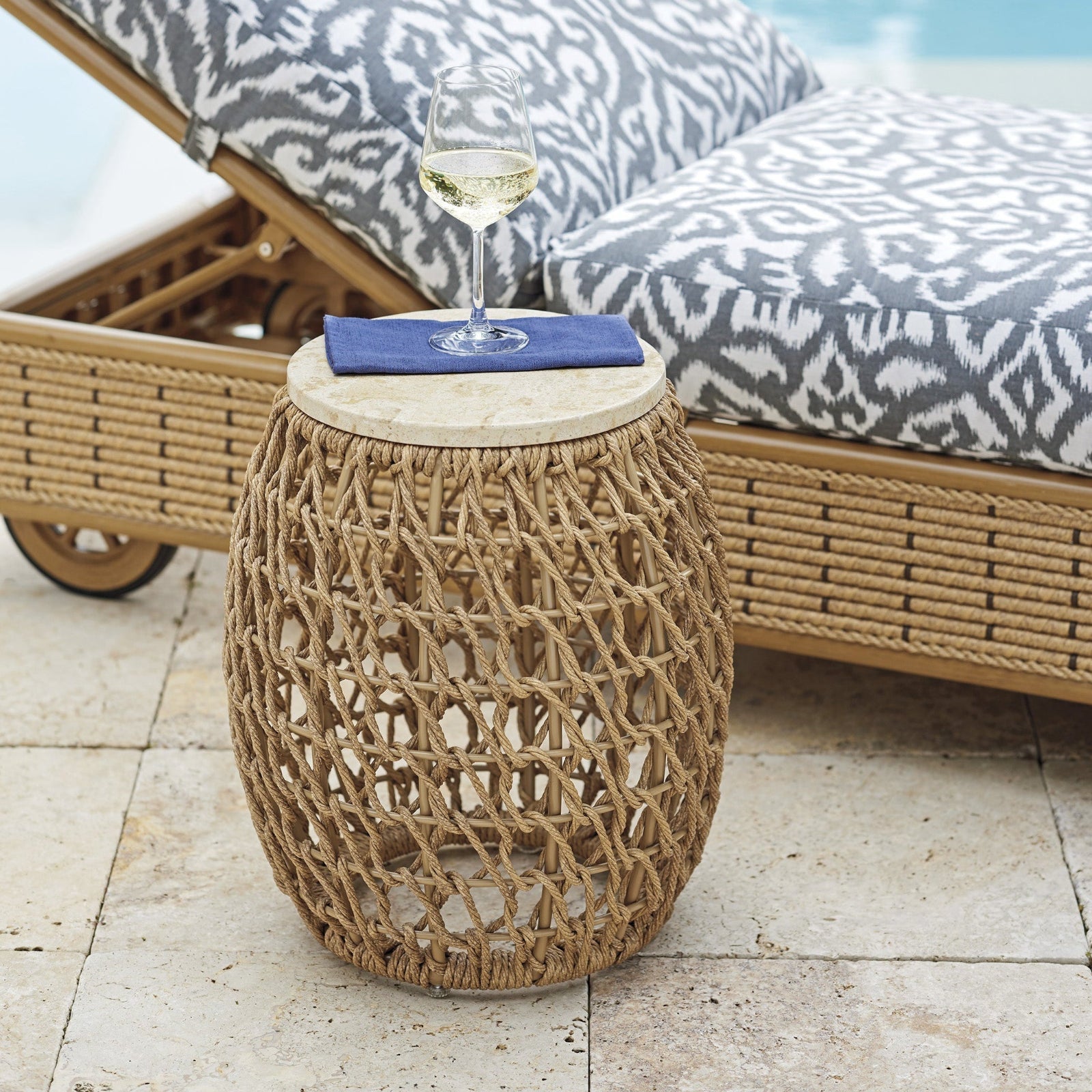 Tommy Bahama Outdoor Los Altos Valley View Round Accent Table