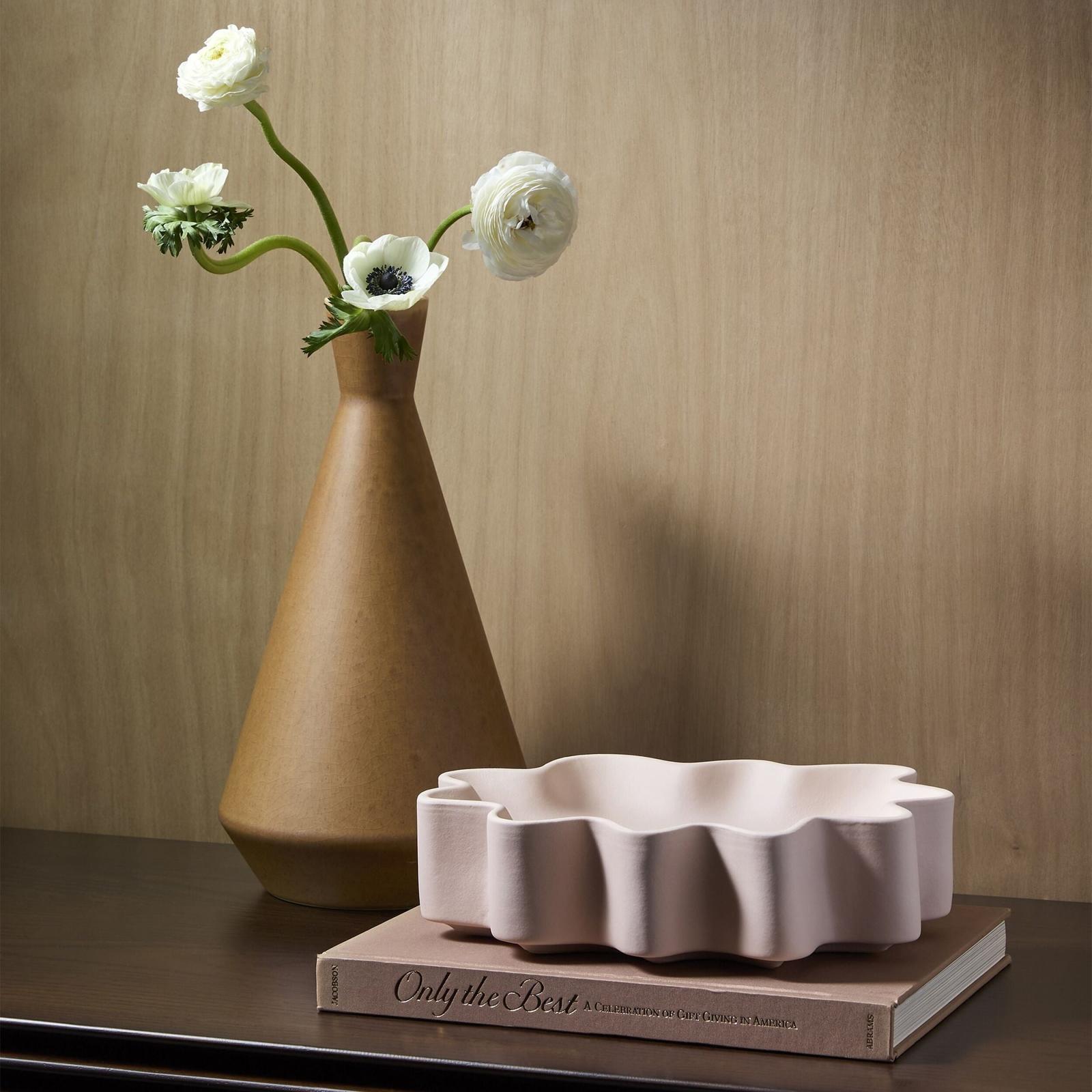 Global Views Modern Vase