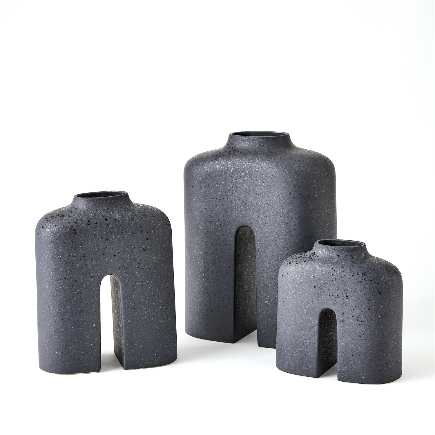 Global Views Guardian Vase - Black