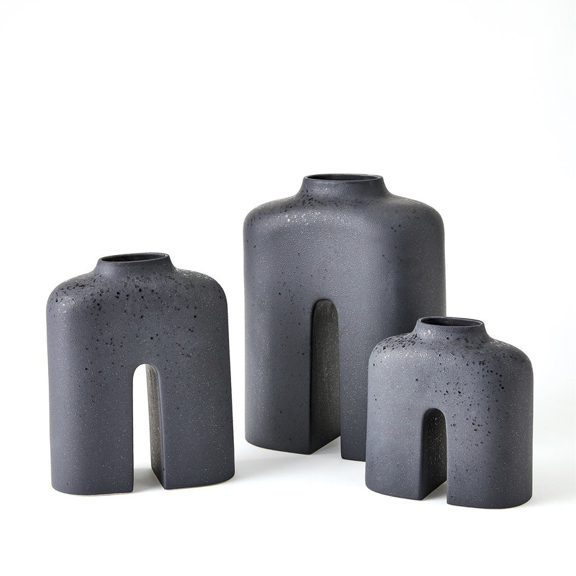 Global Views Guardian Vase - Black