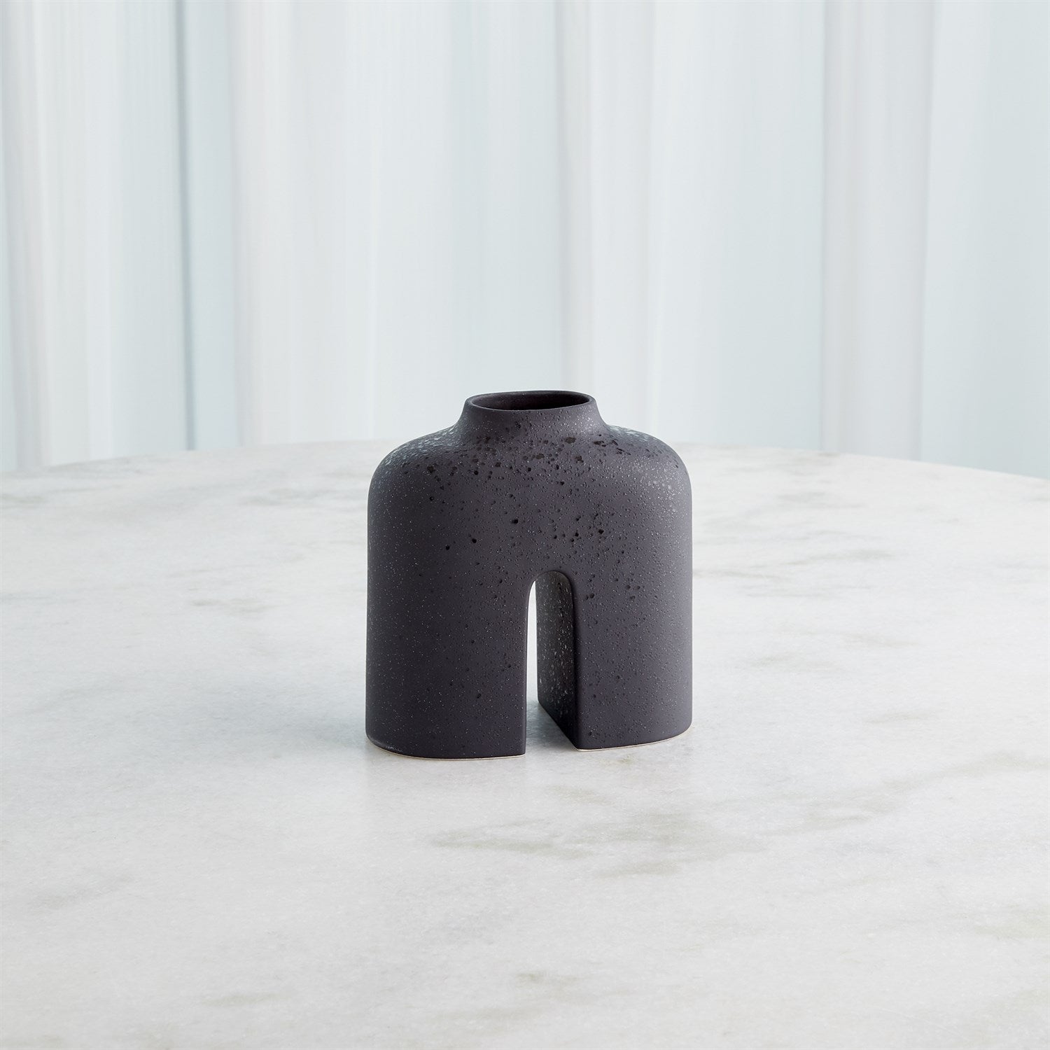 Global Views Guardian Vase - Black