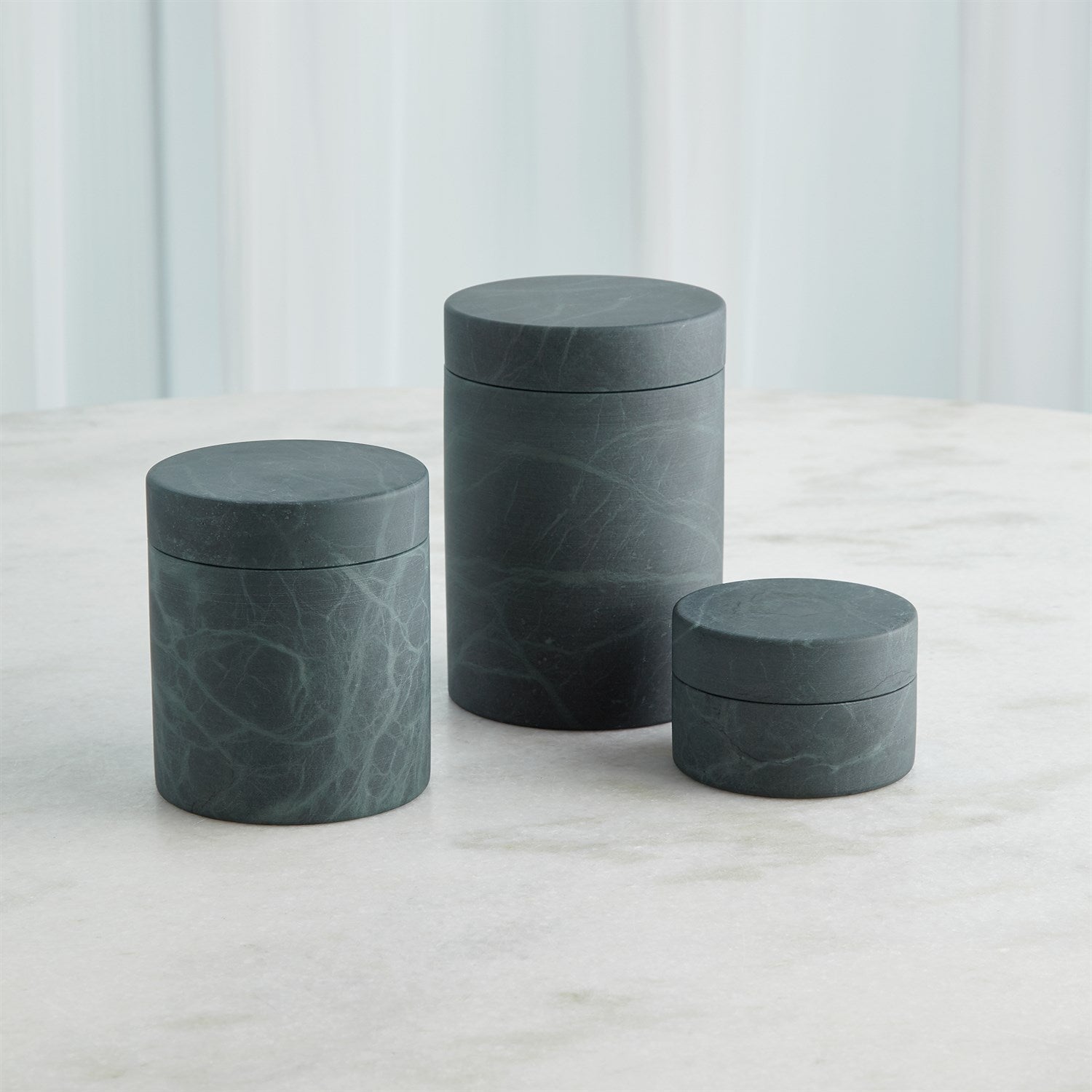 Global Views Cilindro Alabaster Box - BlackGreen