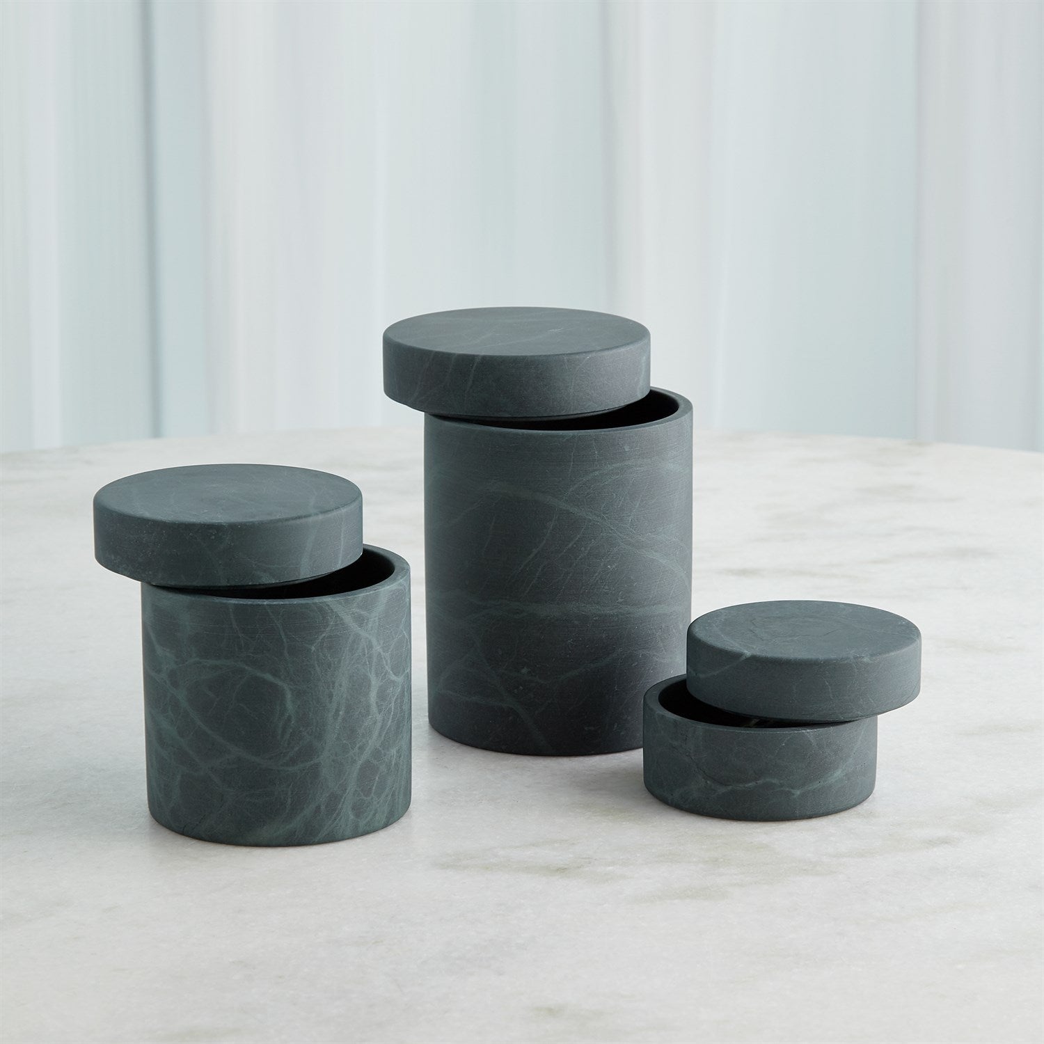 Global Views Cilindro Alabaster Box - BlackGreen