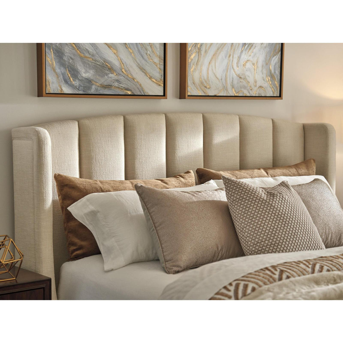 Lexington Rendezvous Savoy Upholstered Bed