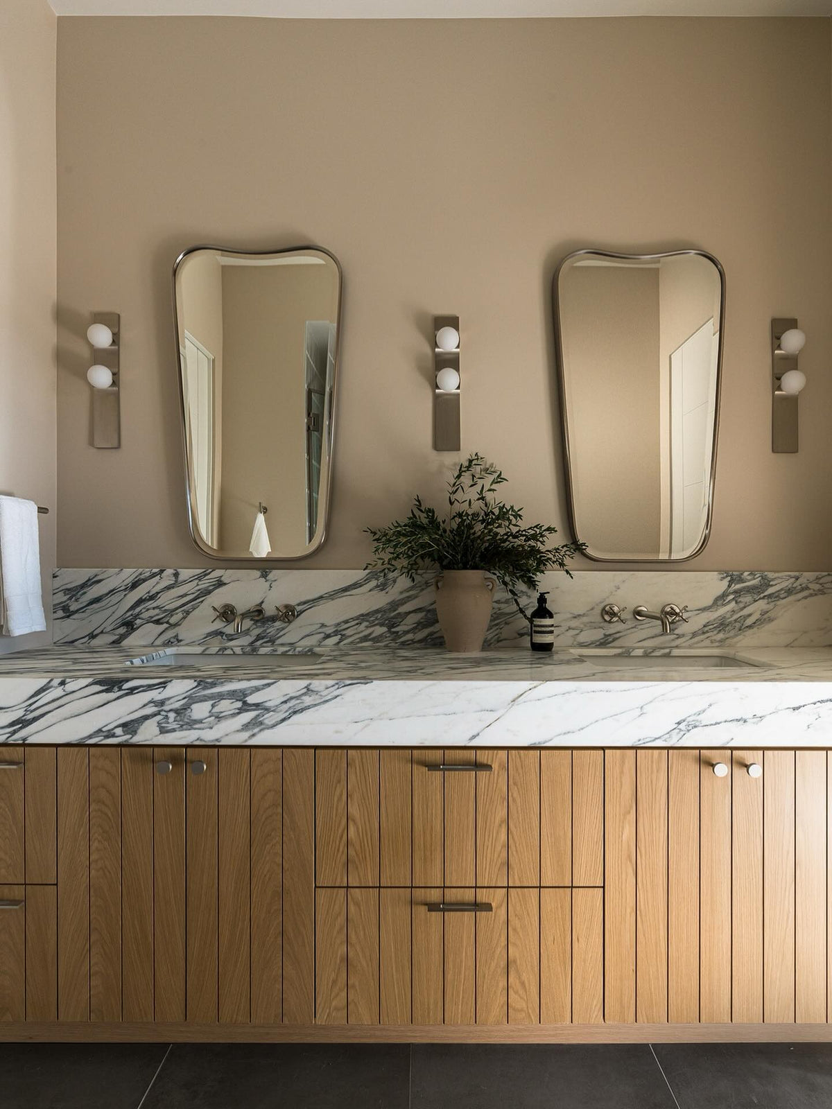 Gage Mirror