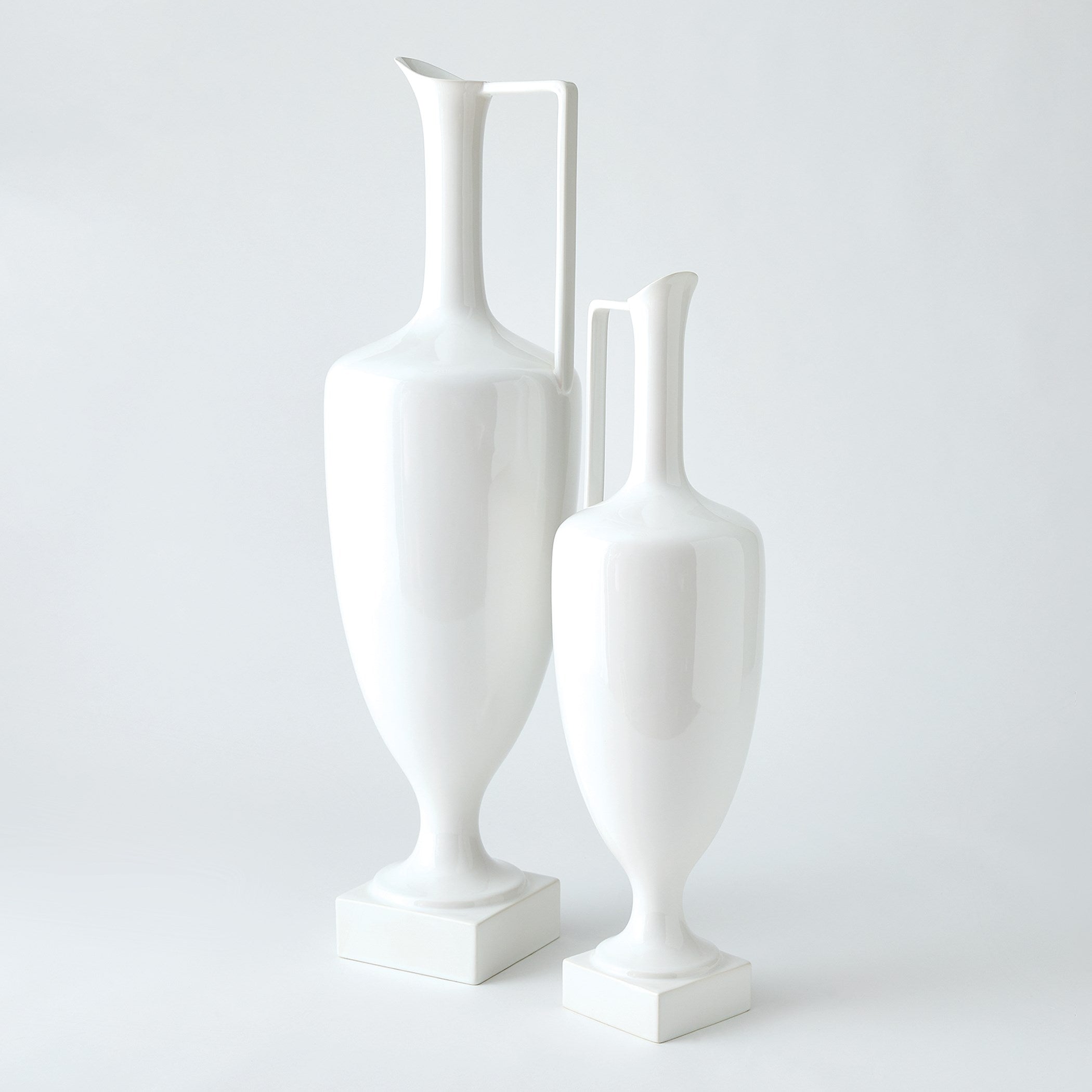 Global Views Quiet Curve Urn
