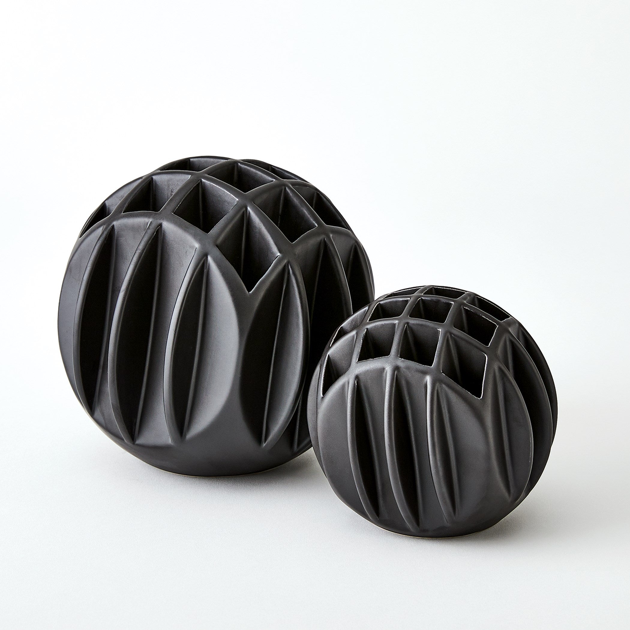 Global Views Bud Ball Vase Matte Black
