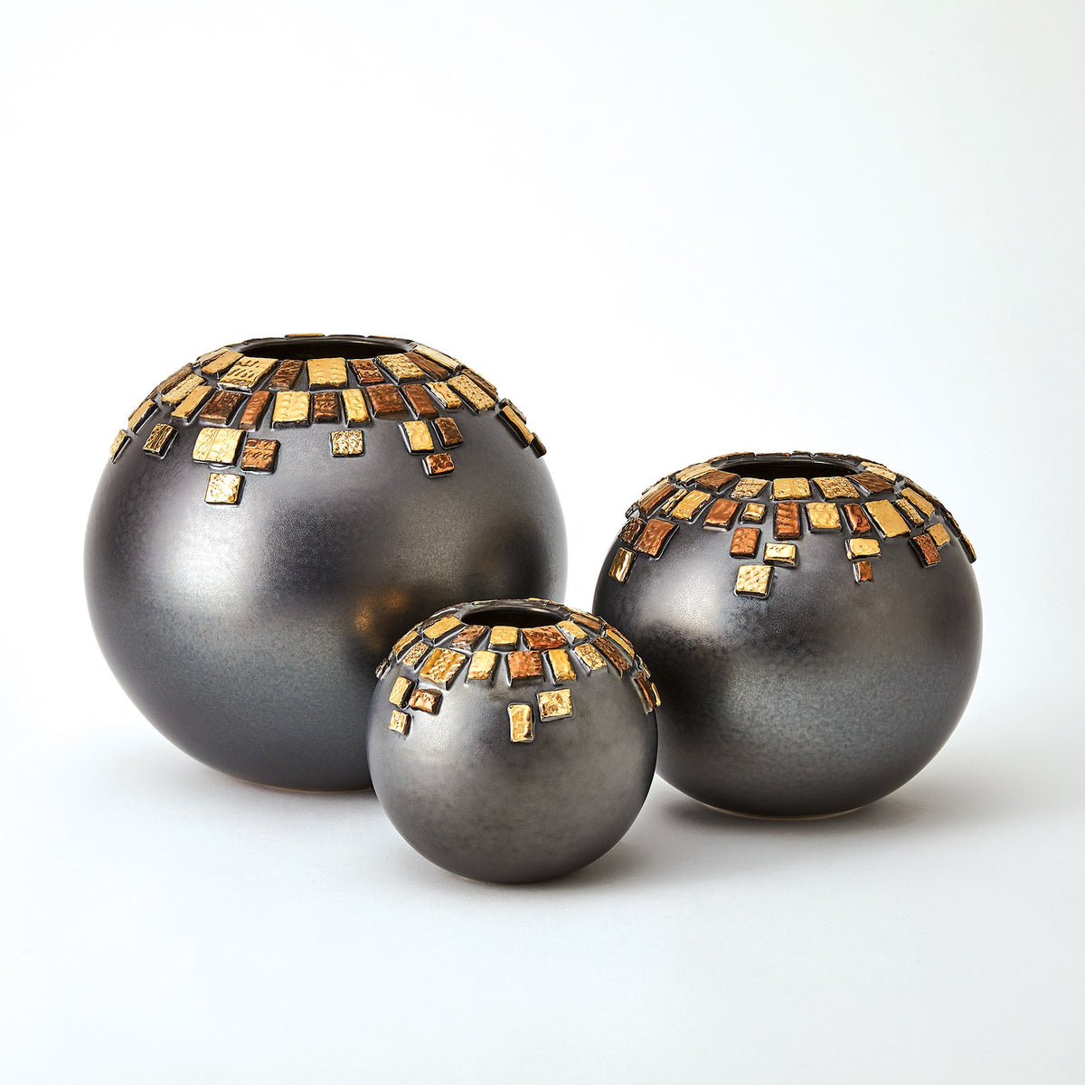 Global Views Array Vase Black Reactive