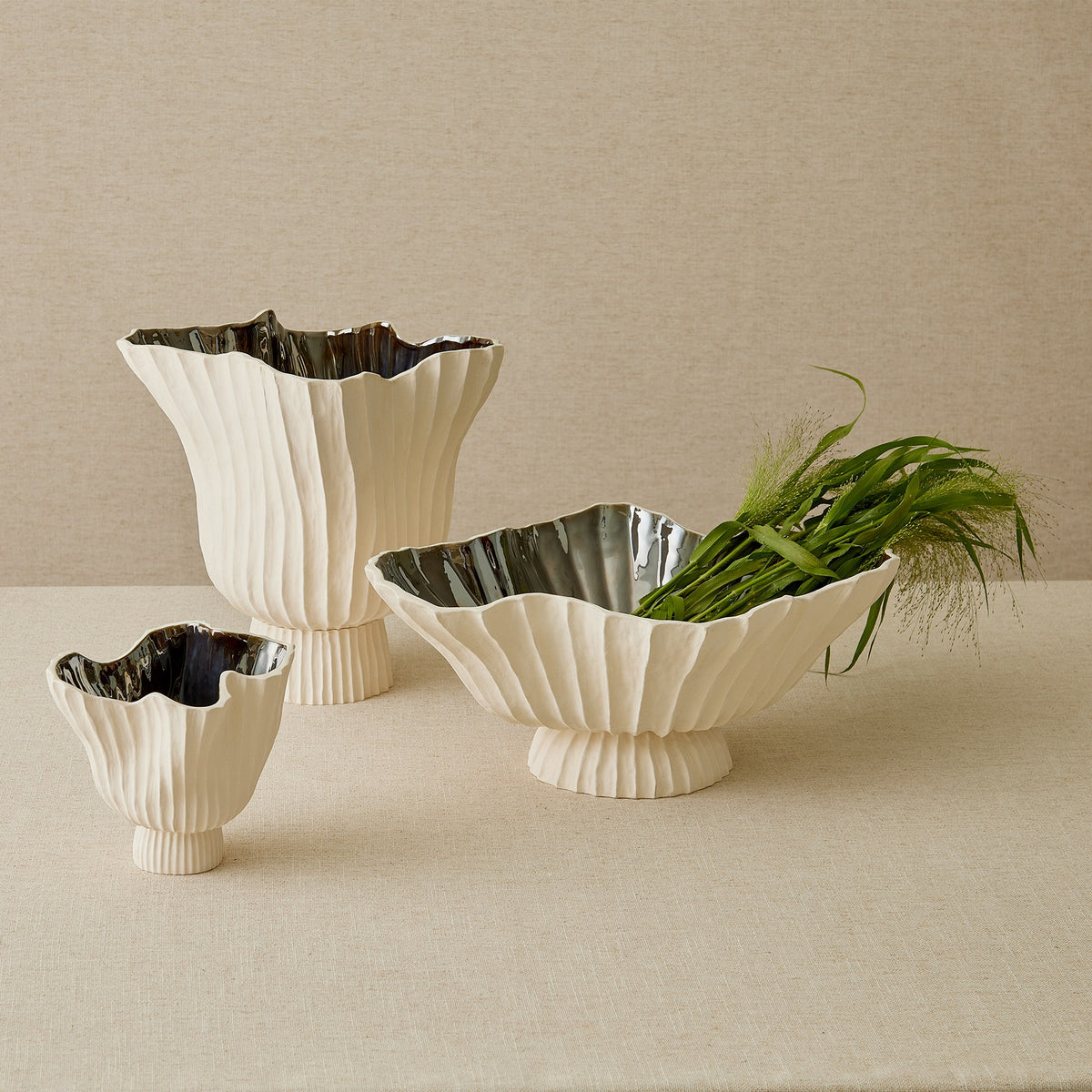 Global Views Folha Footed Bowl