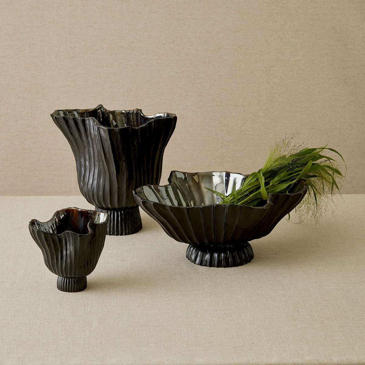 Global Views Folha Footed Vase