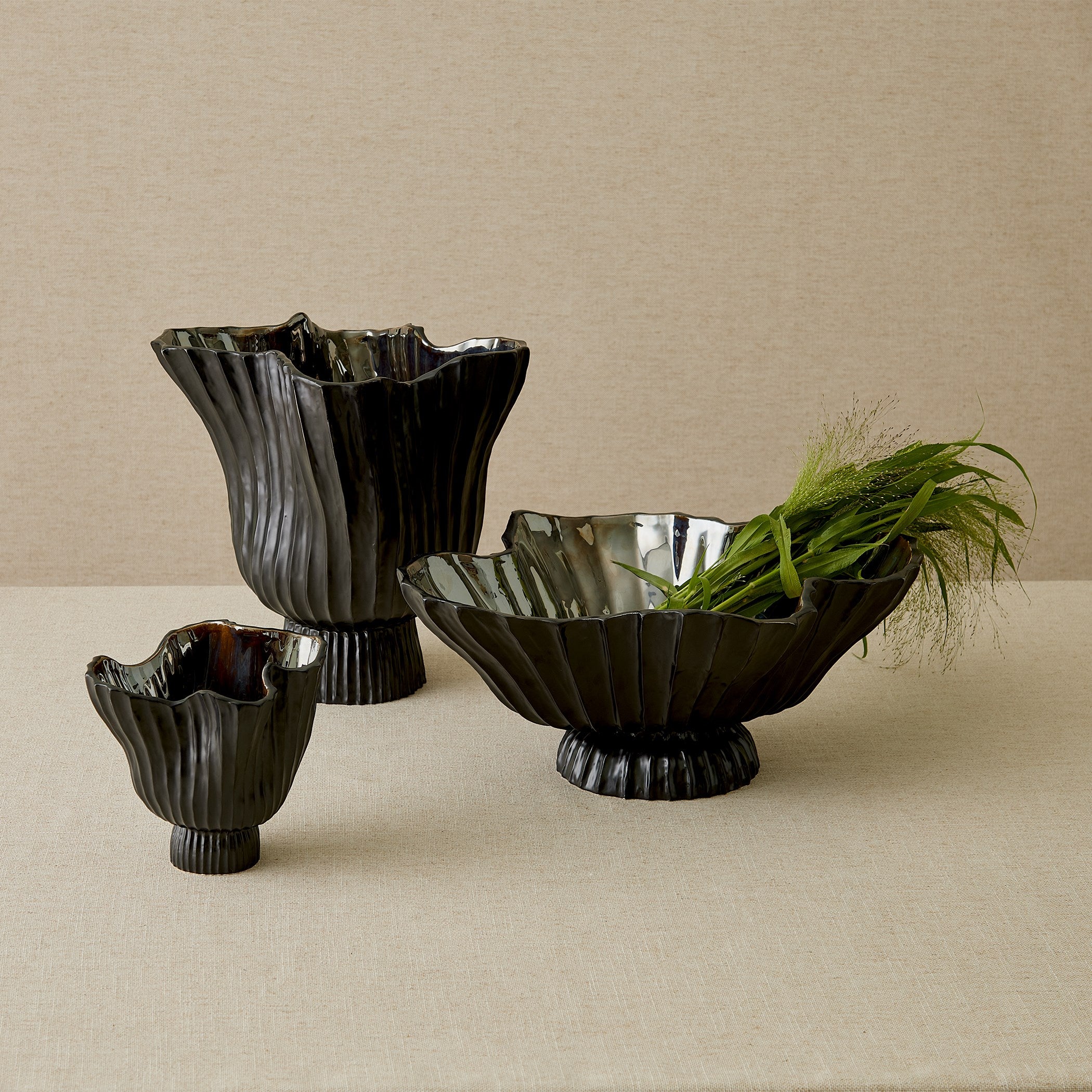Global Views Folha Footed Vase