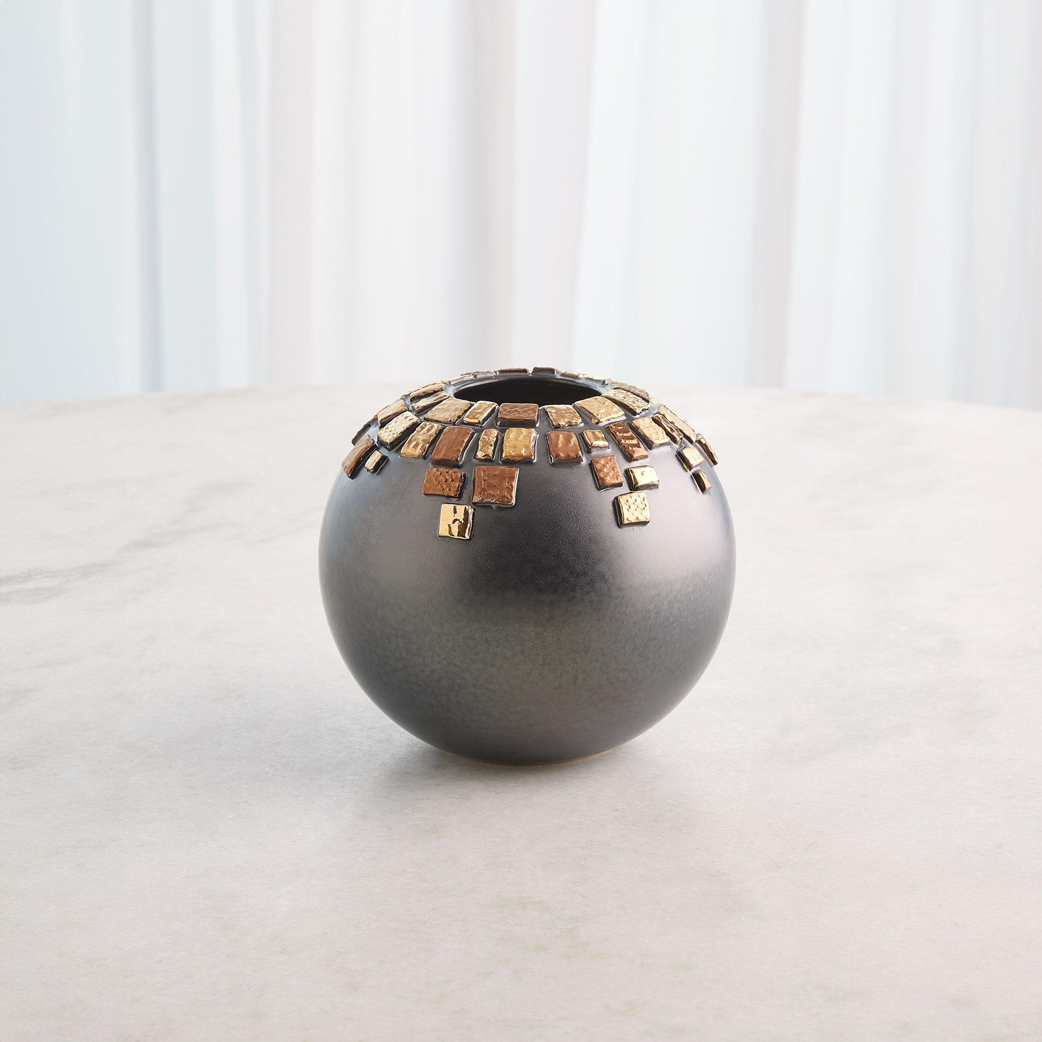 Global Views Array Vase Black Reactive