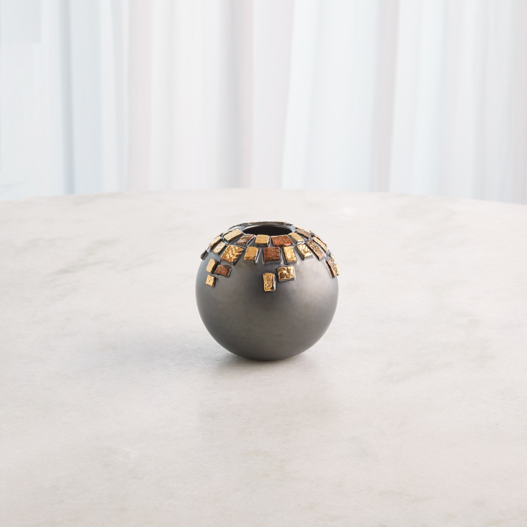 Global Views Array Vase Black Reactive