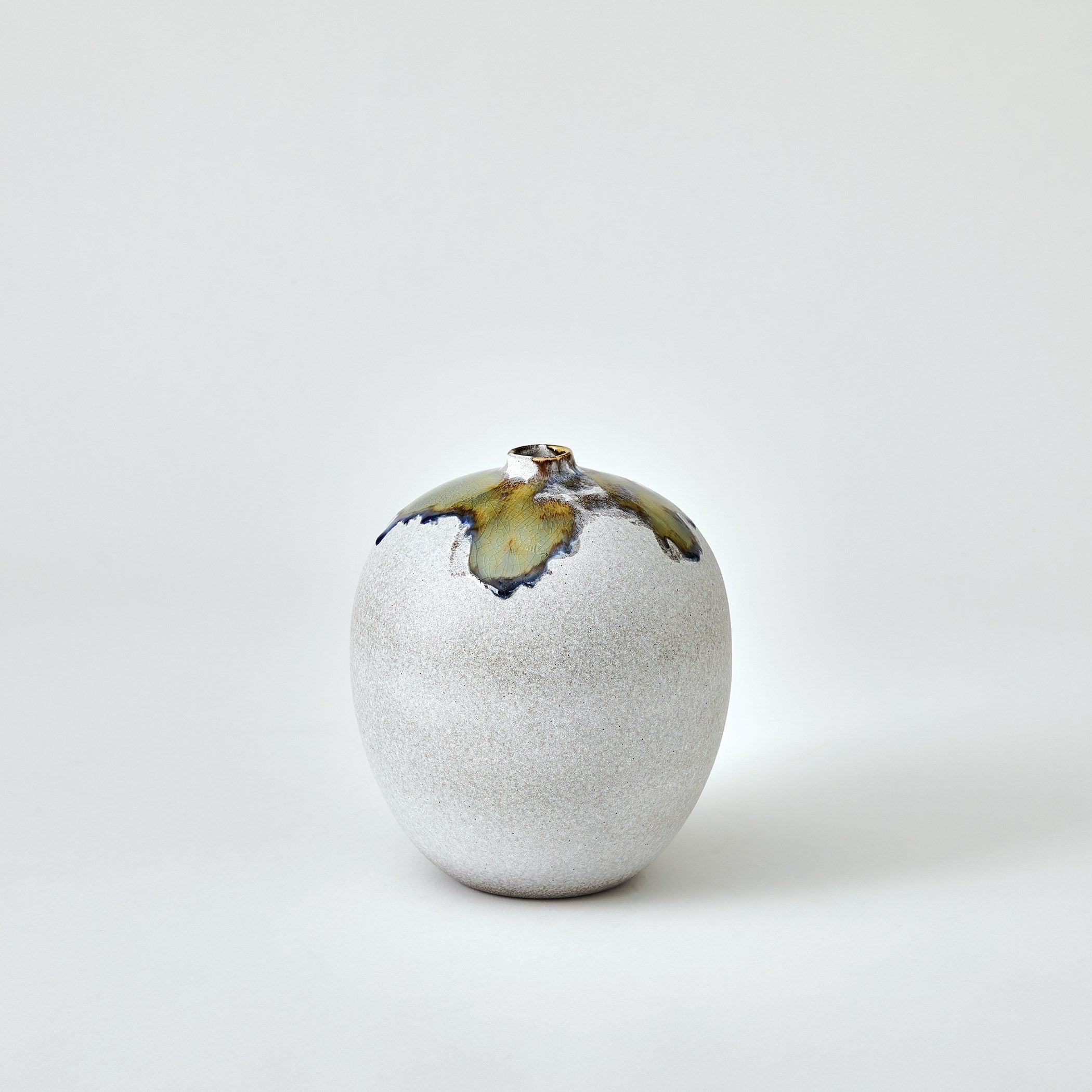 Global Views Volcan Grey/Reactive Green Vases