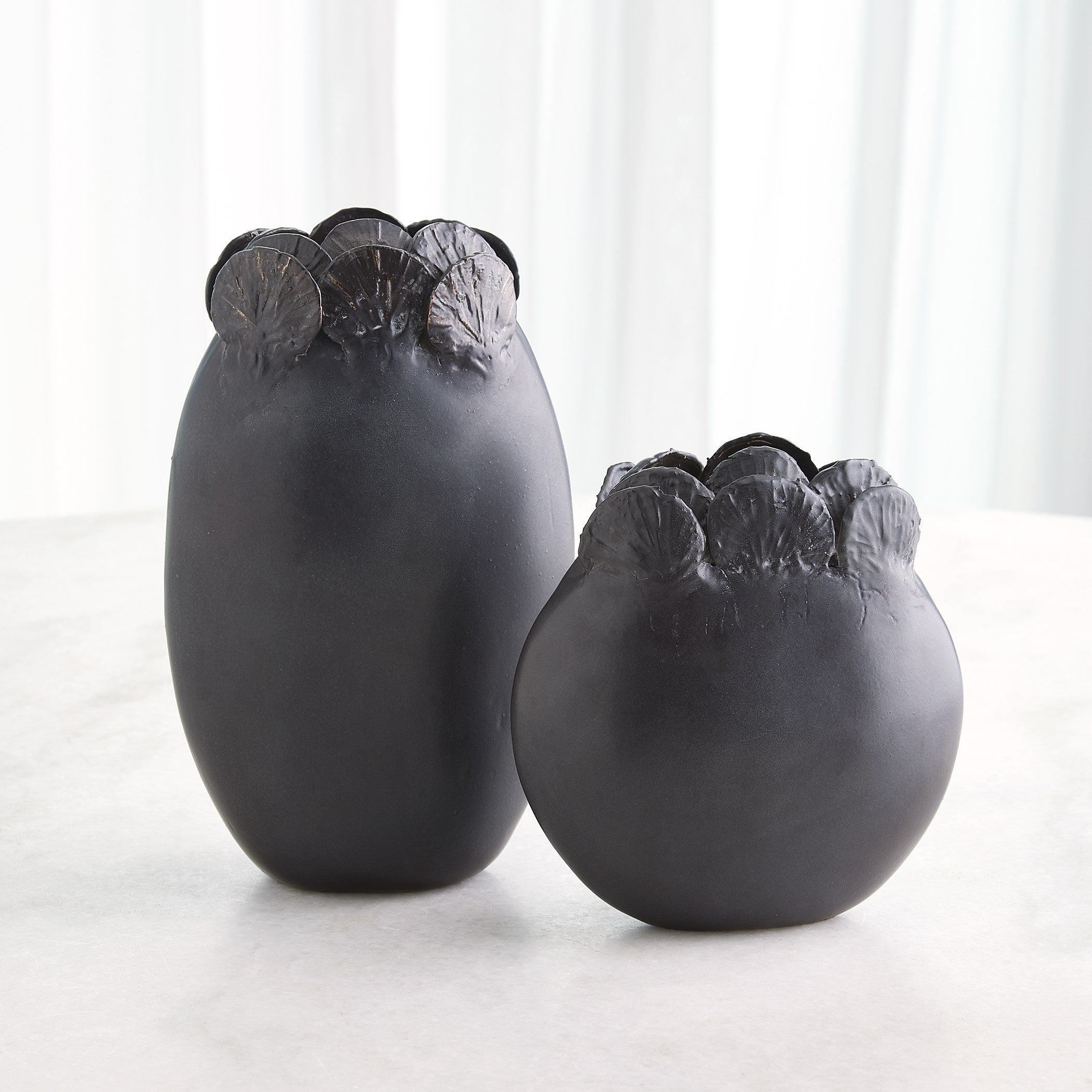 Global Views Sand Dollar Vase Black