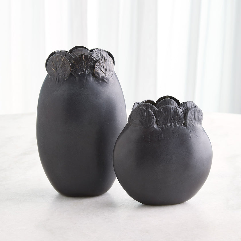 Global Views Sand Dollar Vase Black