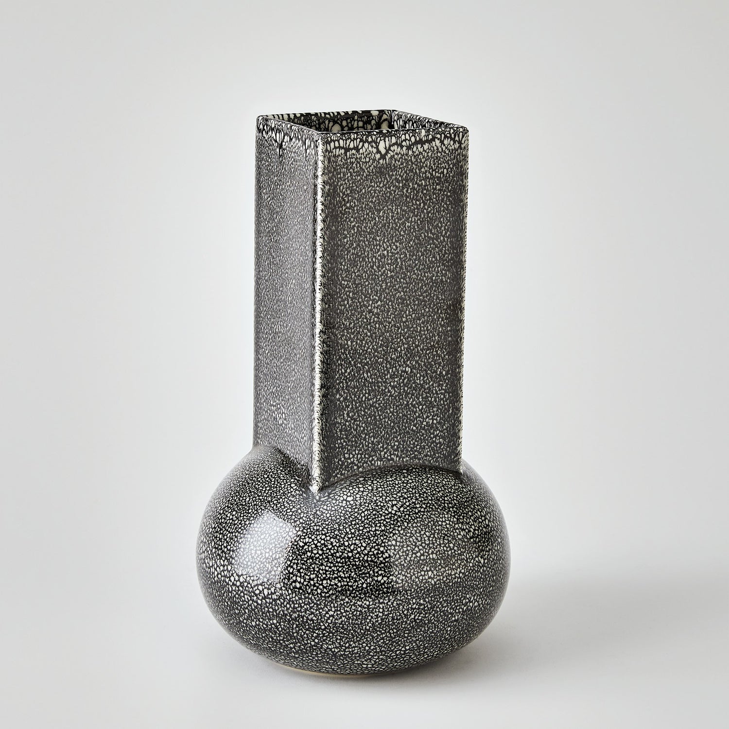 Global Views Crocus Vase Reactive