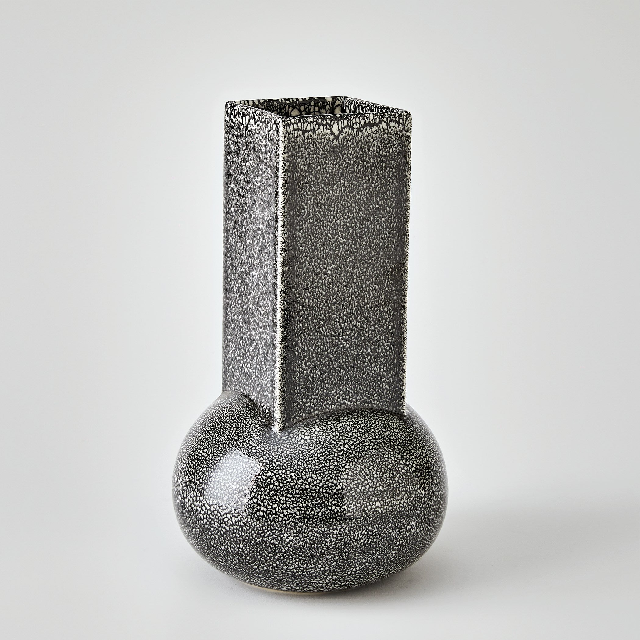 Global Views Crocus Vase Reactive