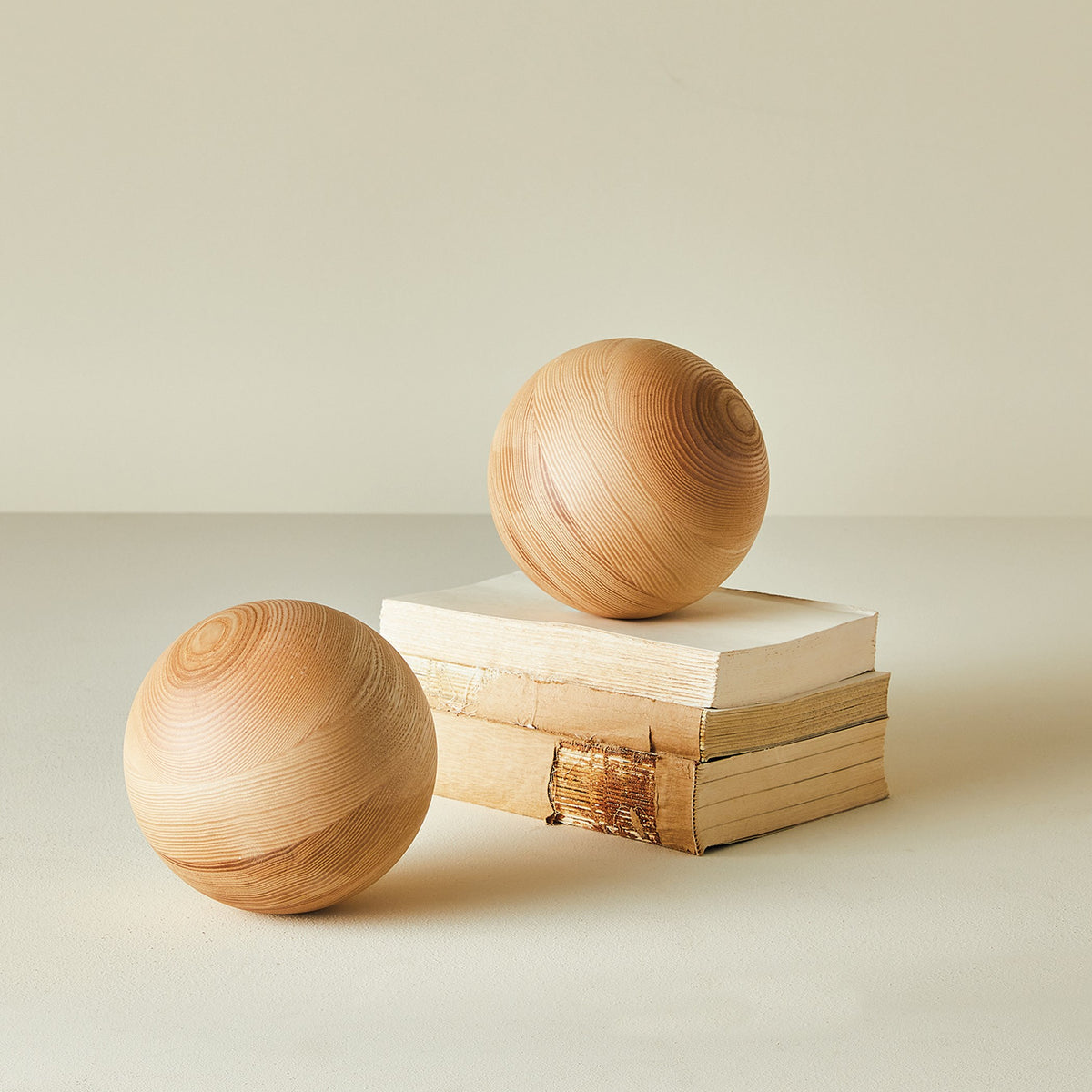 Global Views Mawell Sphere Ash