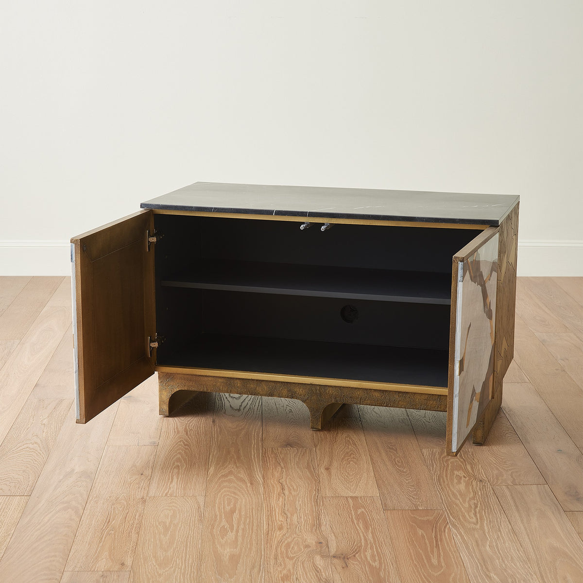 Global Views Inlay Chest