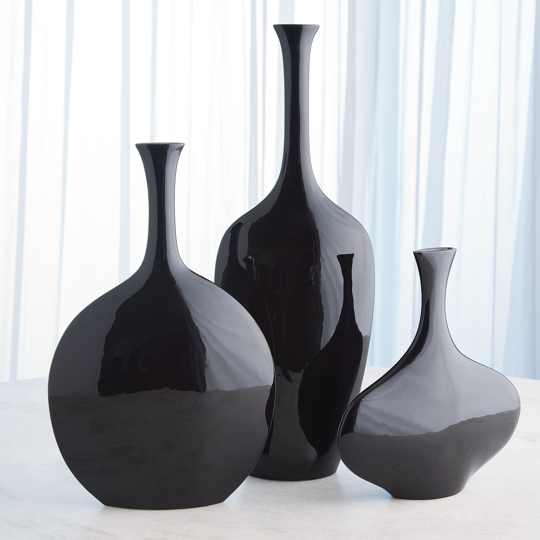 Global Views Silhouette Vase Black