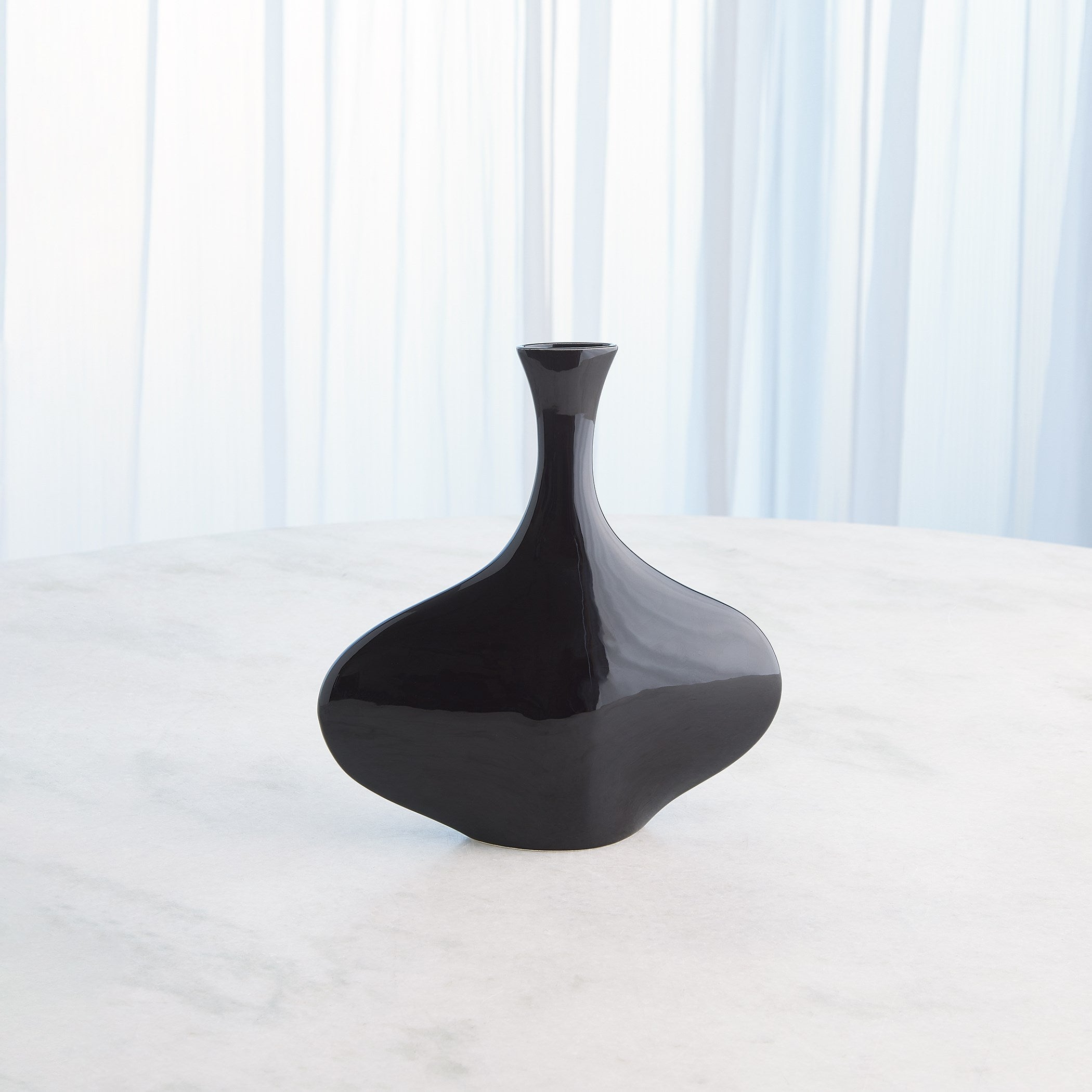 Global Views Silhouette Vase Black