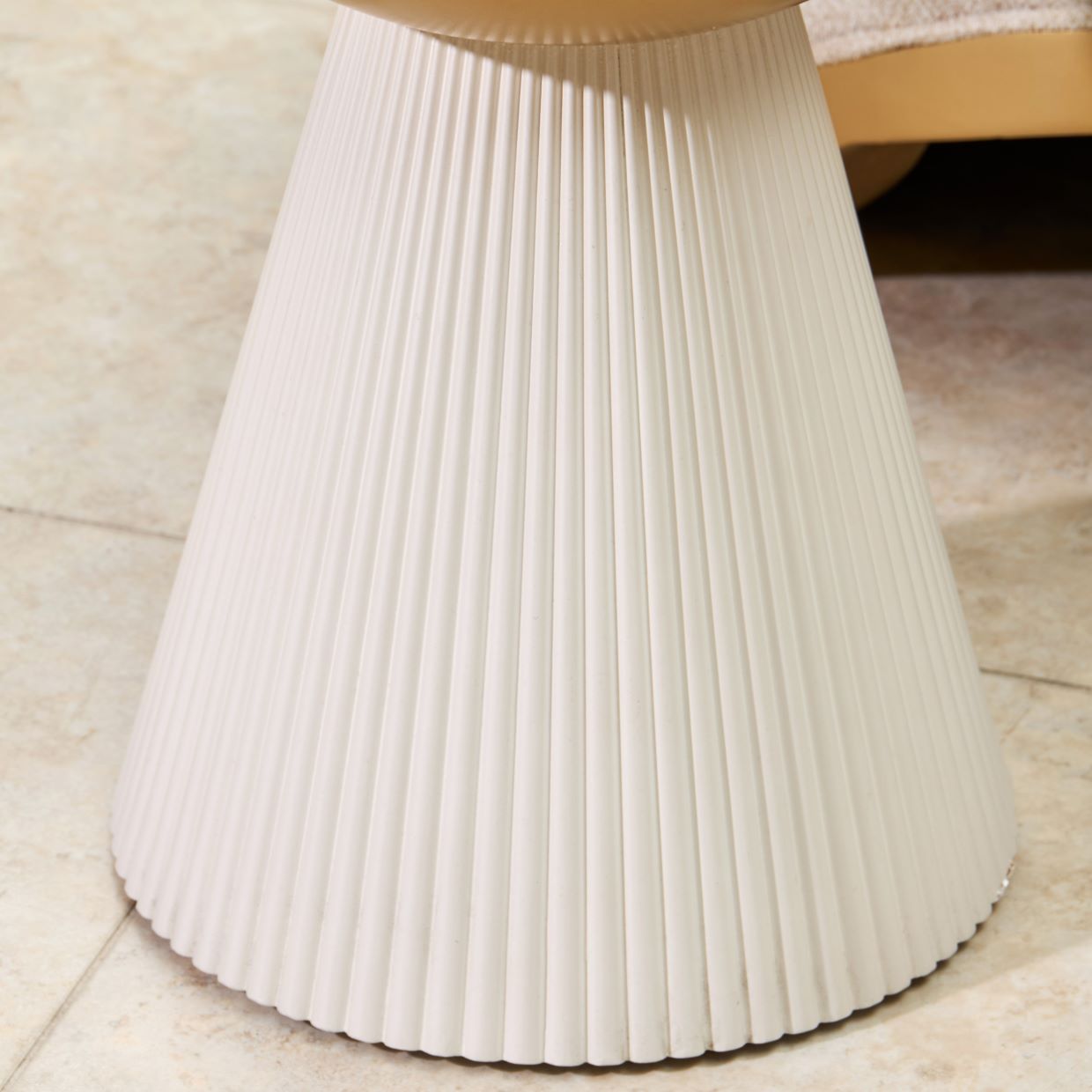 Michael Amini Scotts Square Chairside Table