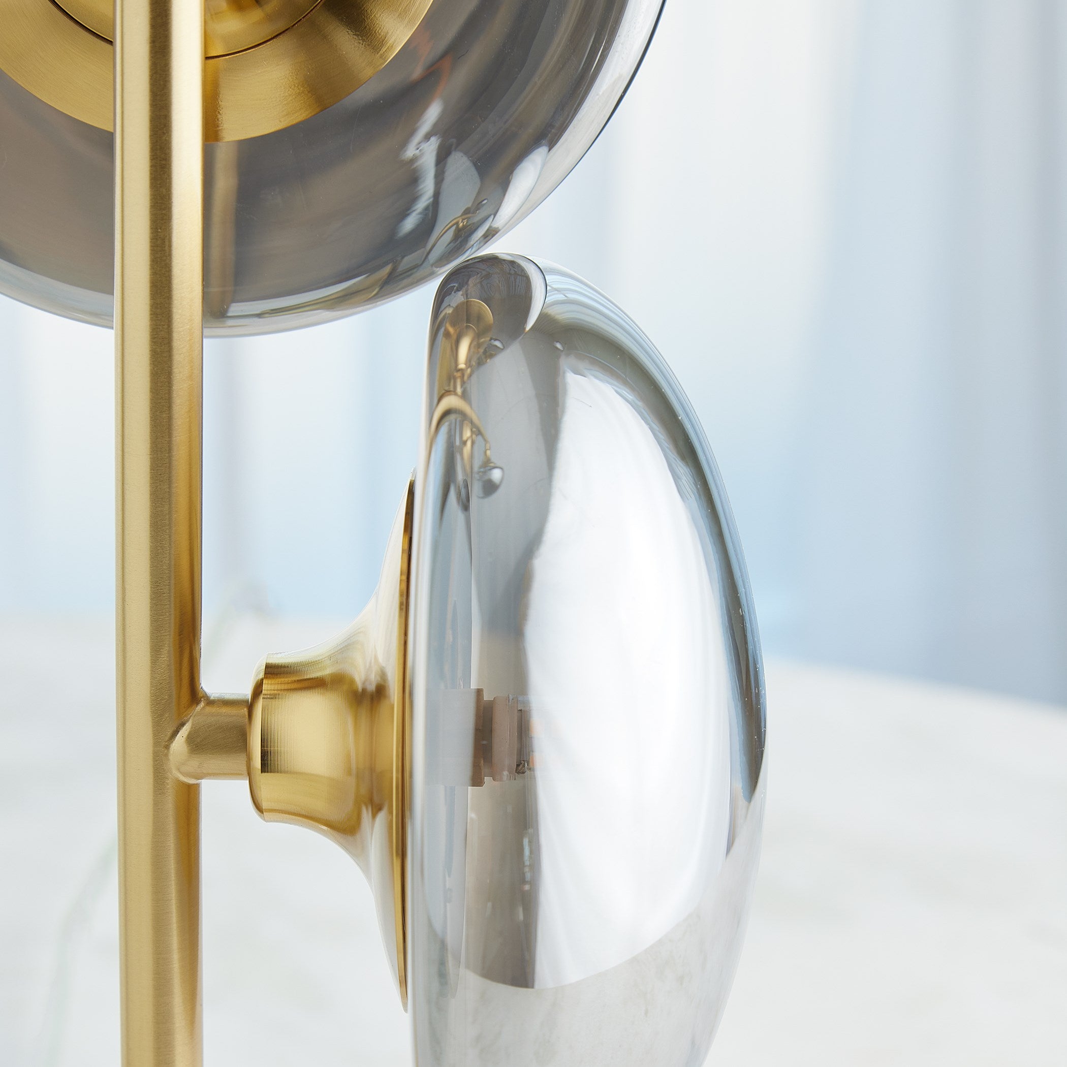 Global Views Stellar Table Lamp oke/Brass
