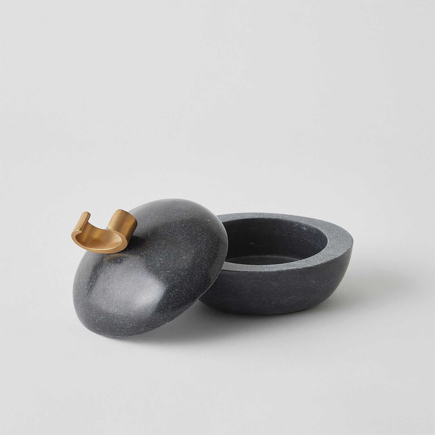 Global Views Caillou Lidded Pot