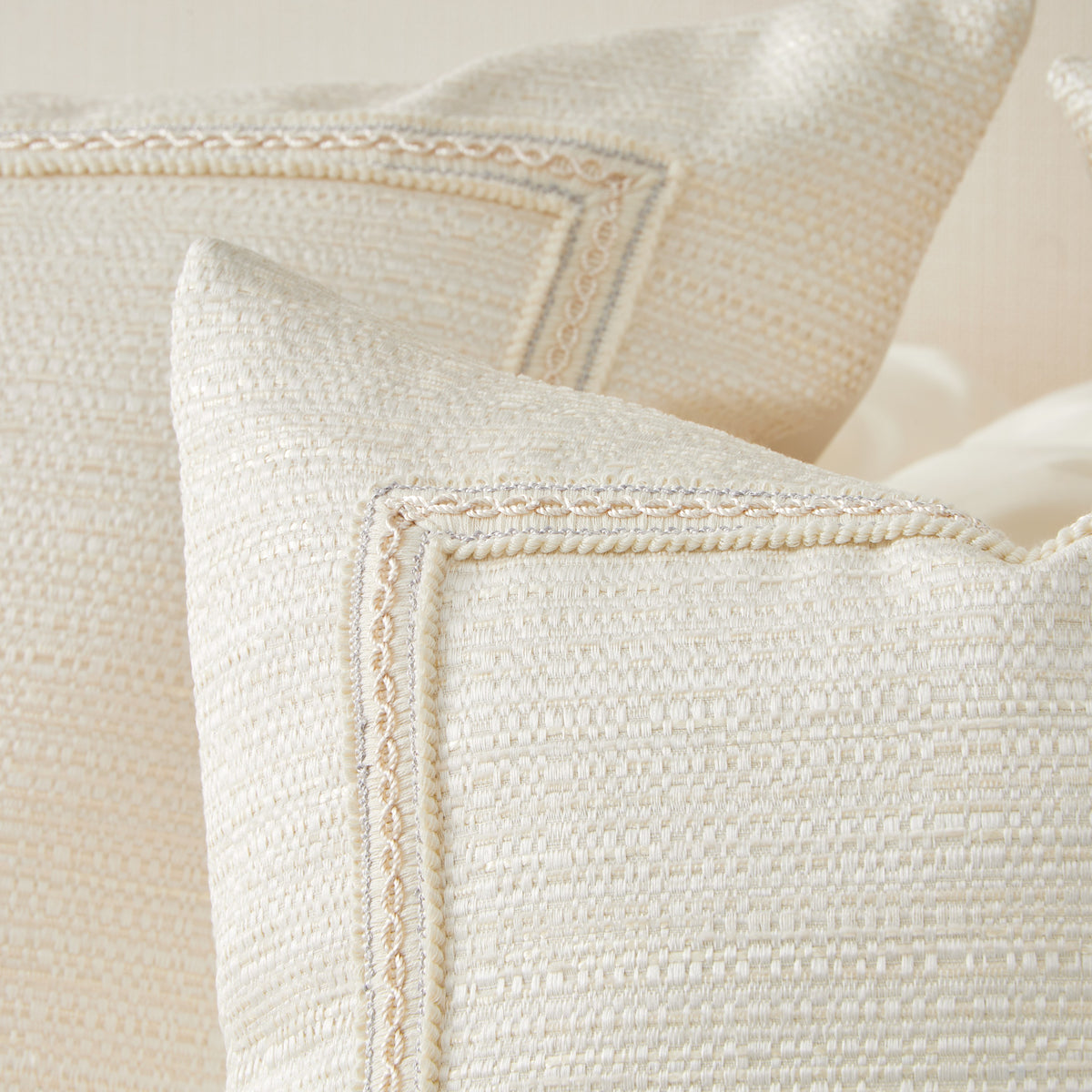 Michael Amini Harlow 4-Piece Comforter Set - Ivory