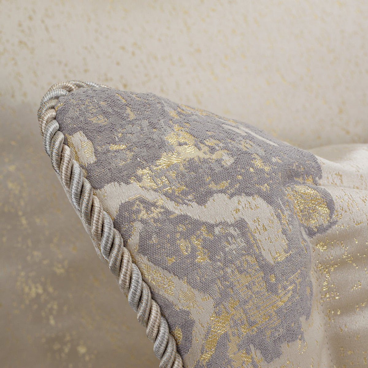 Michael Amini Bennett Comforter Set - Champagne