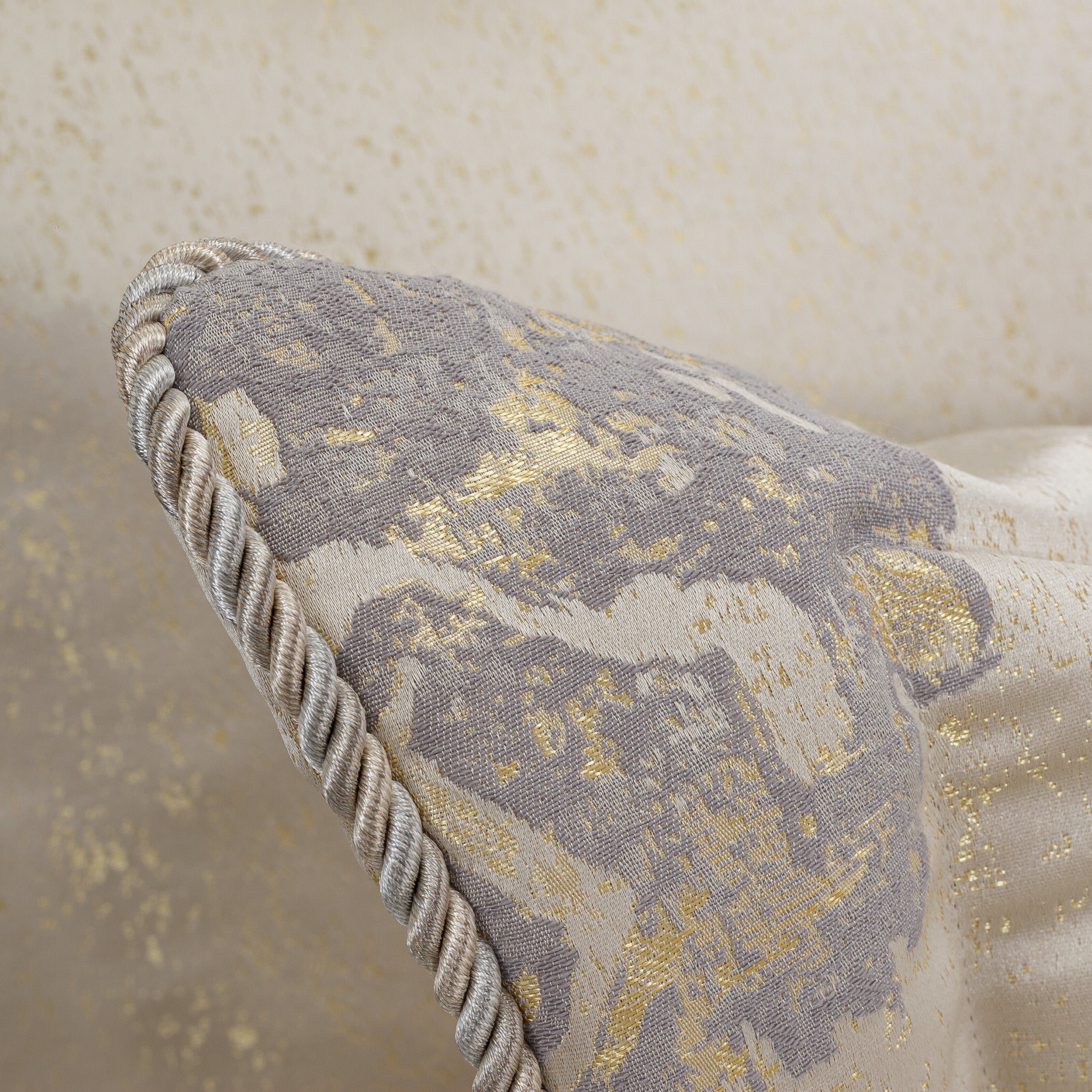 Michael Amini Bennett Comforter Set - Champagne