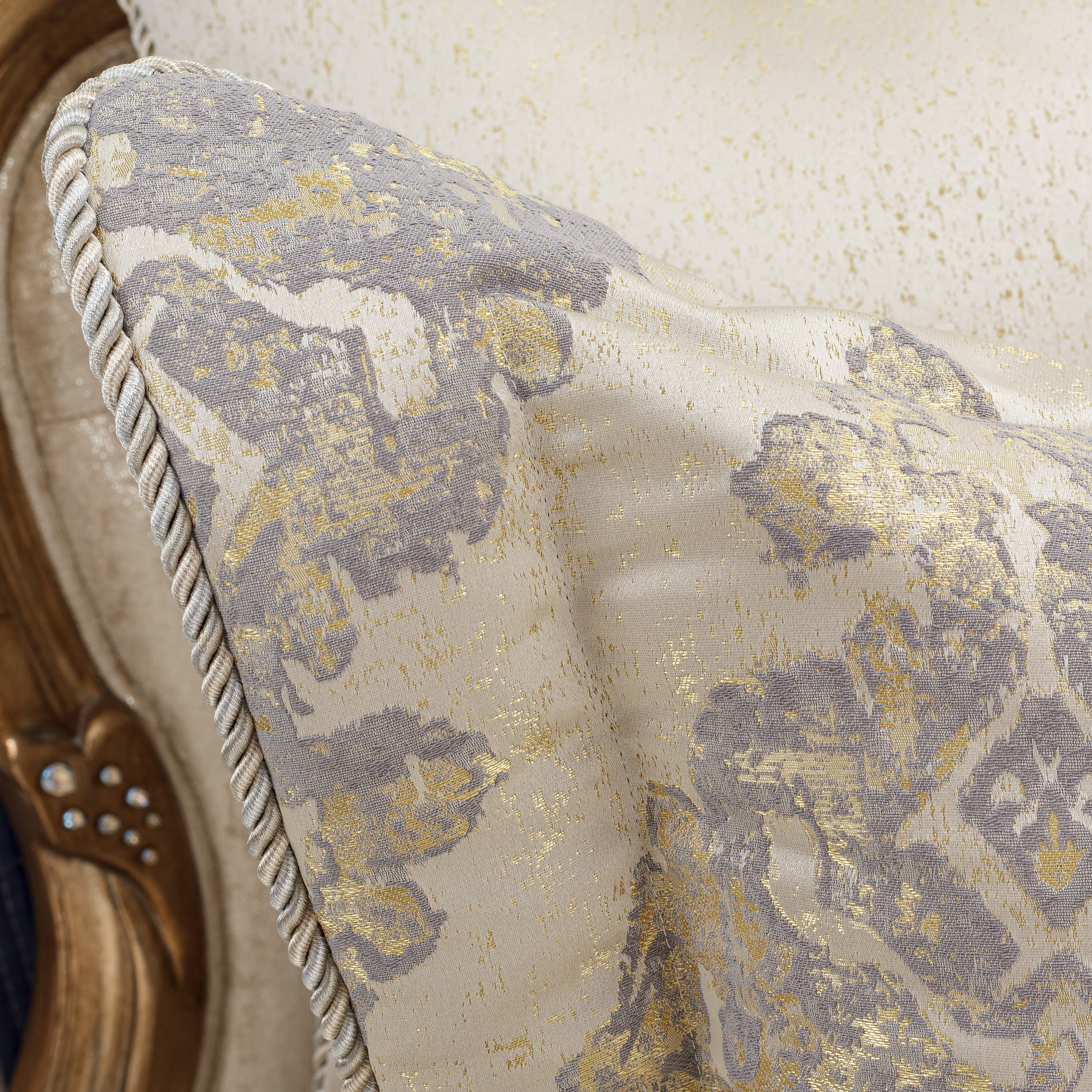 Michael Amini Bennett Comforter Set - Champagne