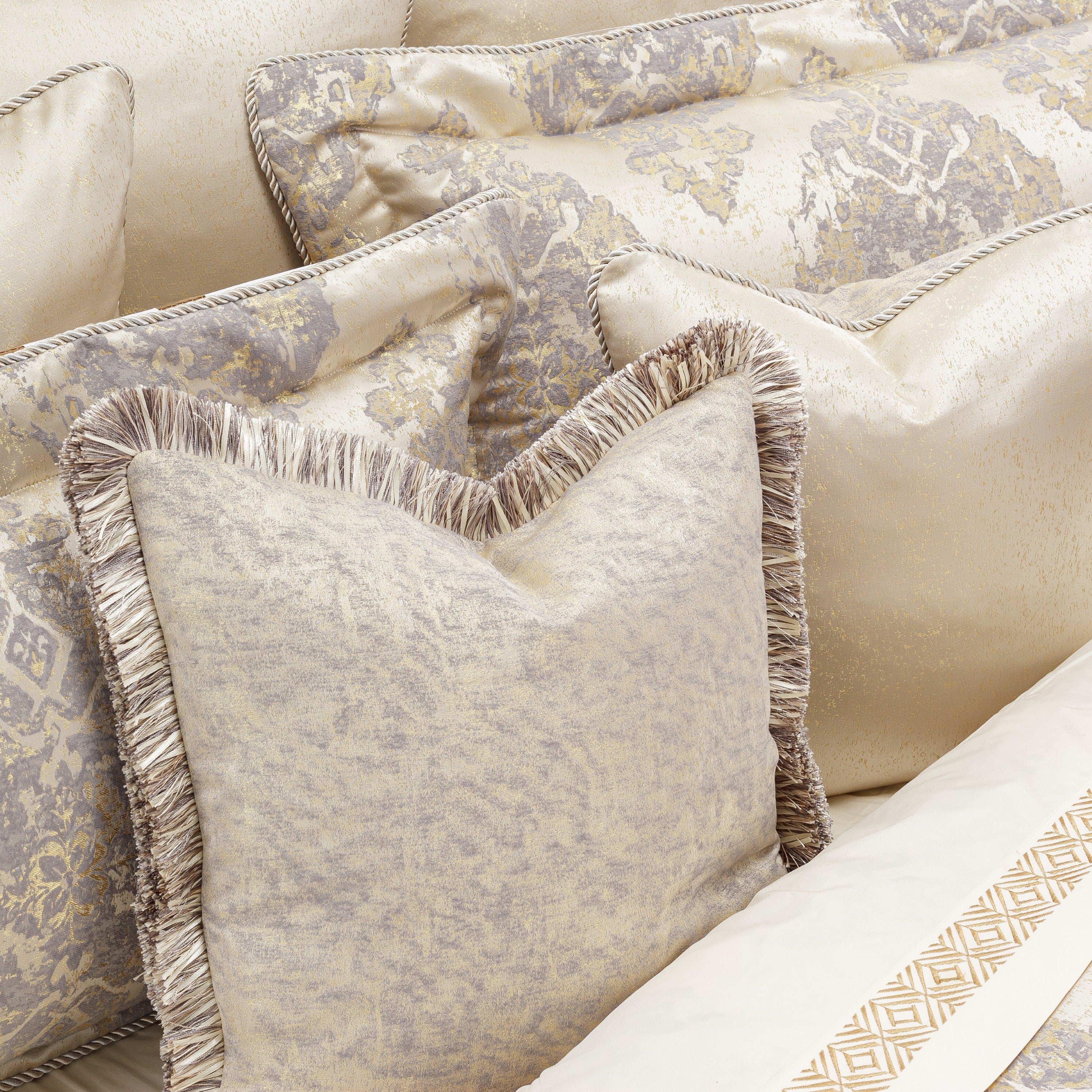 Michael Amini Bennett Comforter Set - Champagne