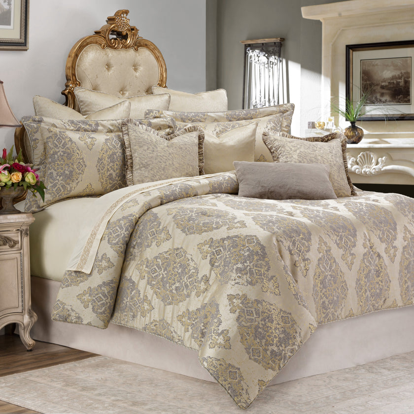 Michael Amini Bennett Comforter Set - Champagne
