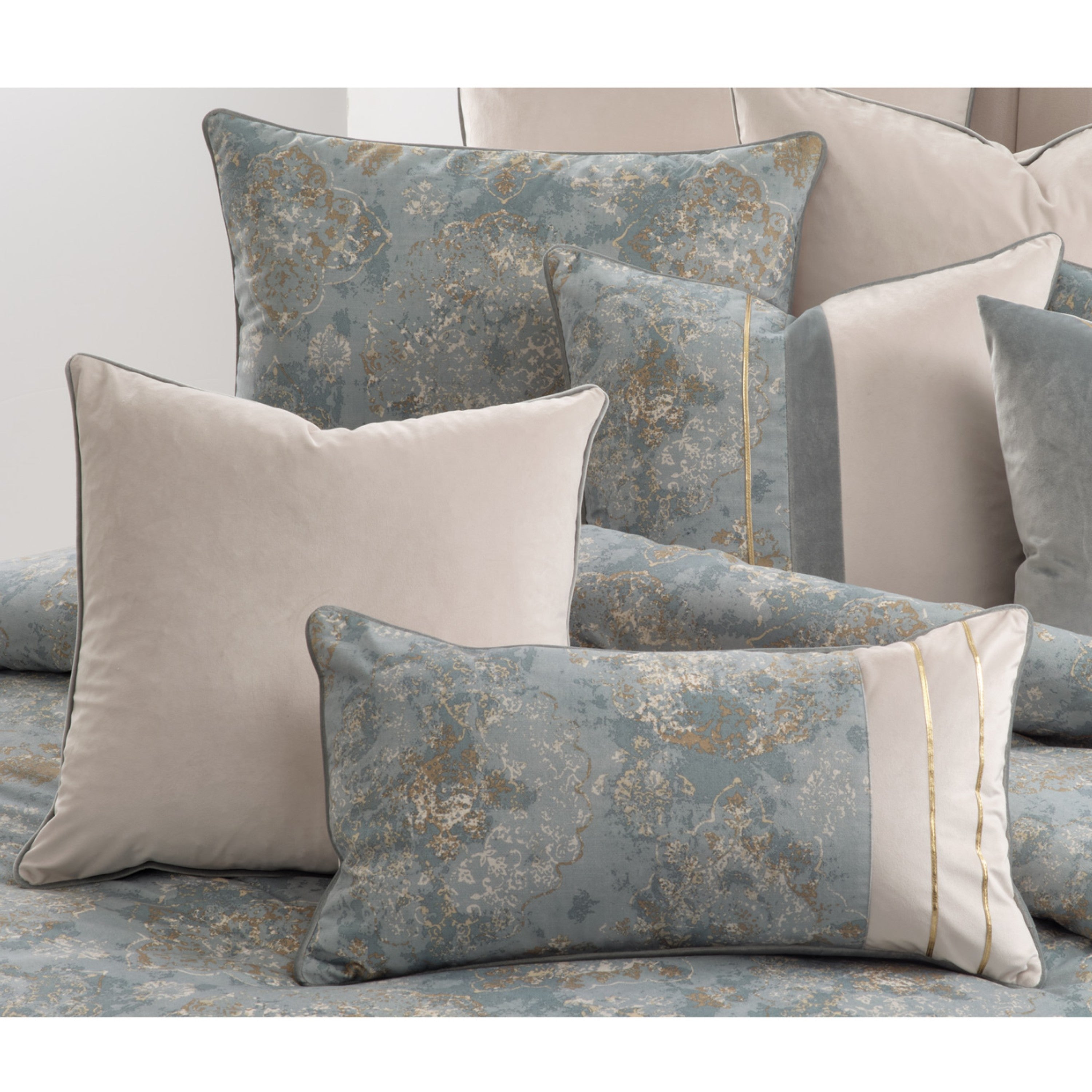 Michael Amini Debonair Comforter Set - Mist