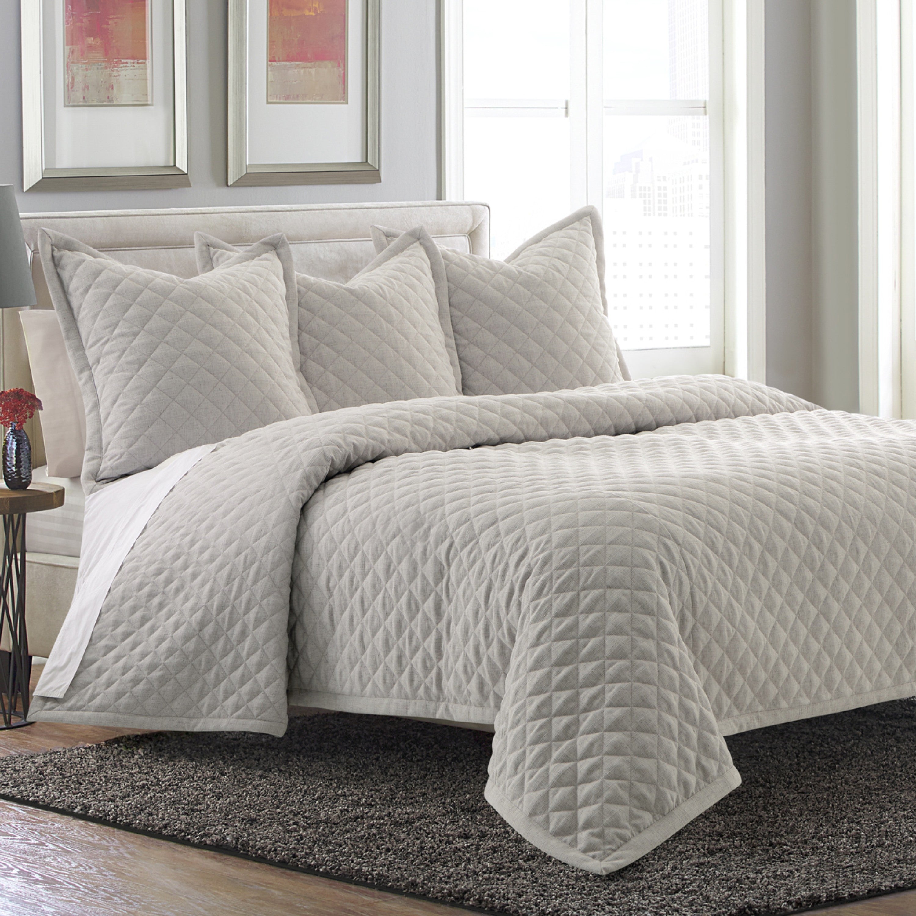 Michael Amini Aragoza Quilt Set