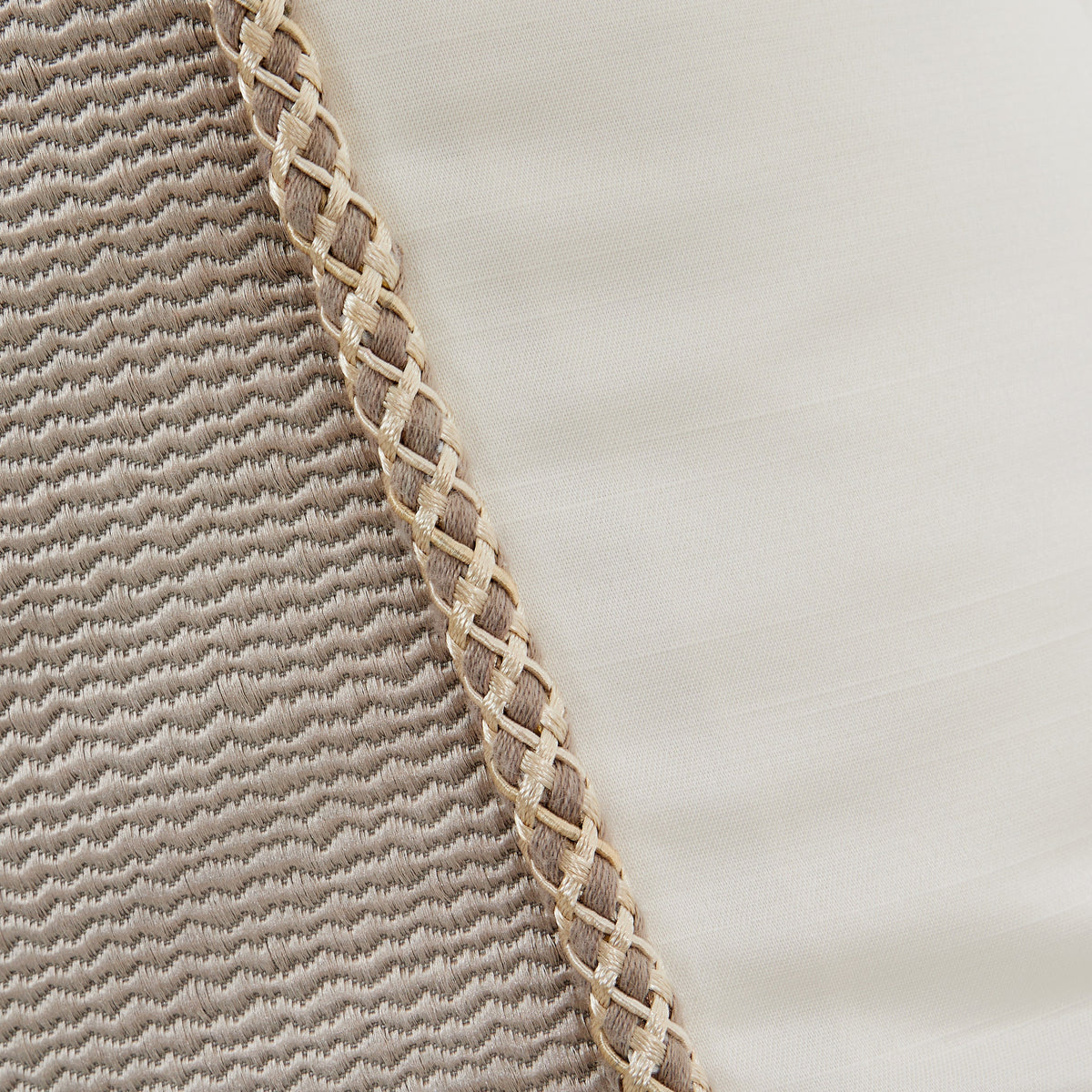 Michael Amini Glennridge Comforter Set - Frost