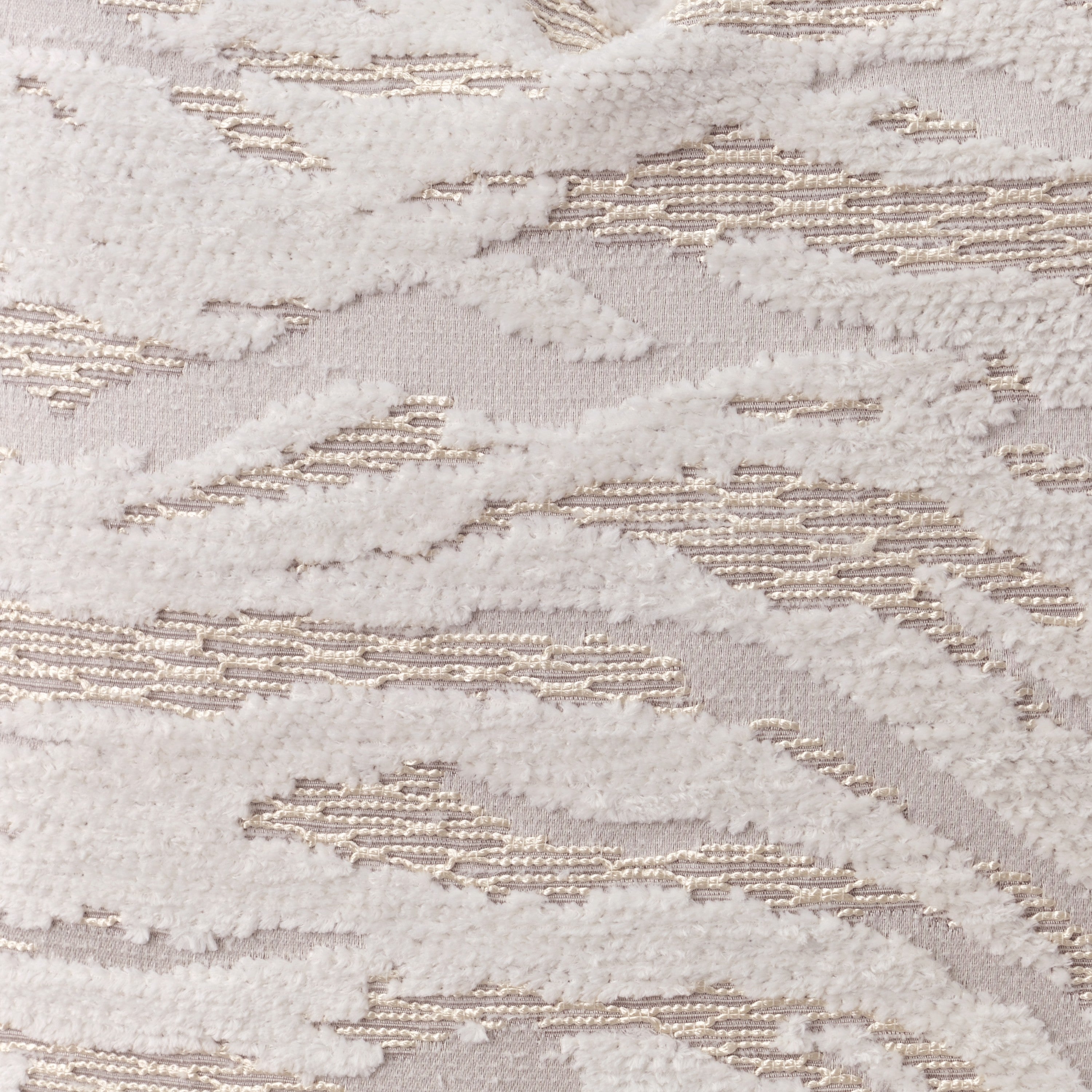 Michael Amini Savannah Breeze Loveseat - Cashmere/Gold